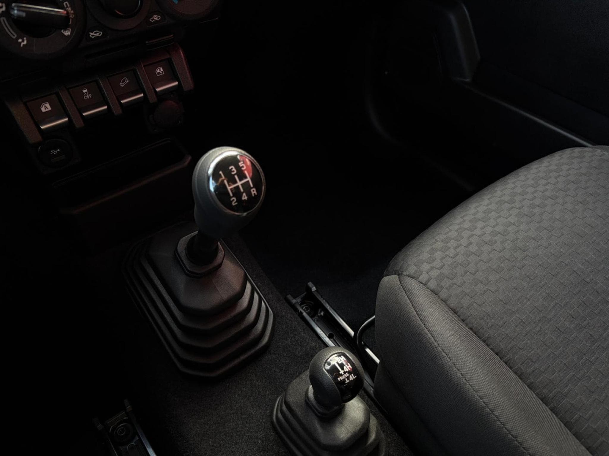 Suzuki Jimny 1.5 4WD ALLGRIP 5 PORTES (2025) - Photo 19