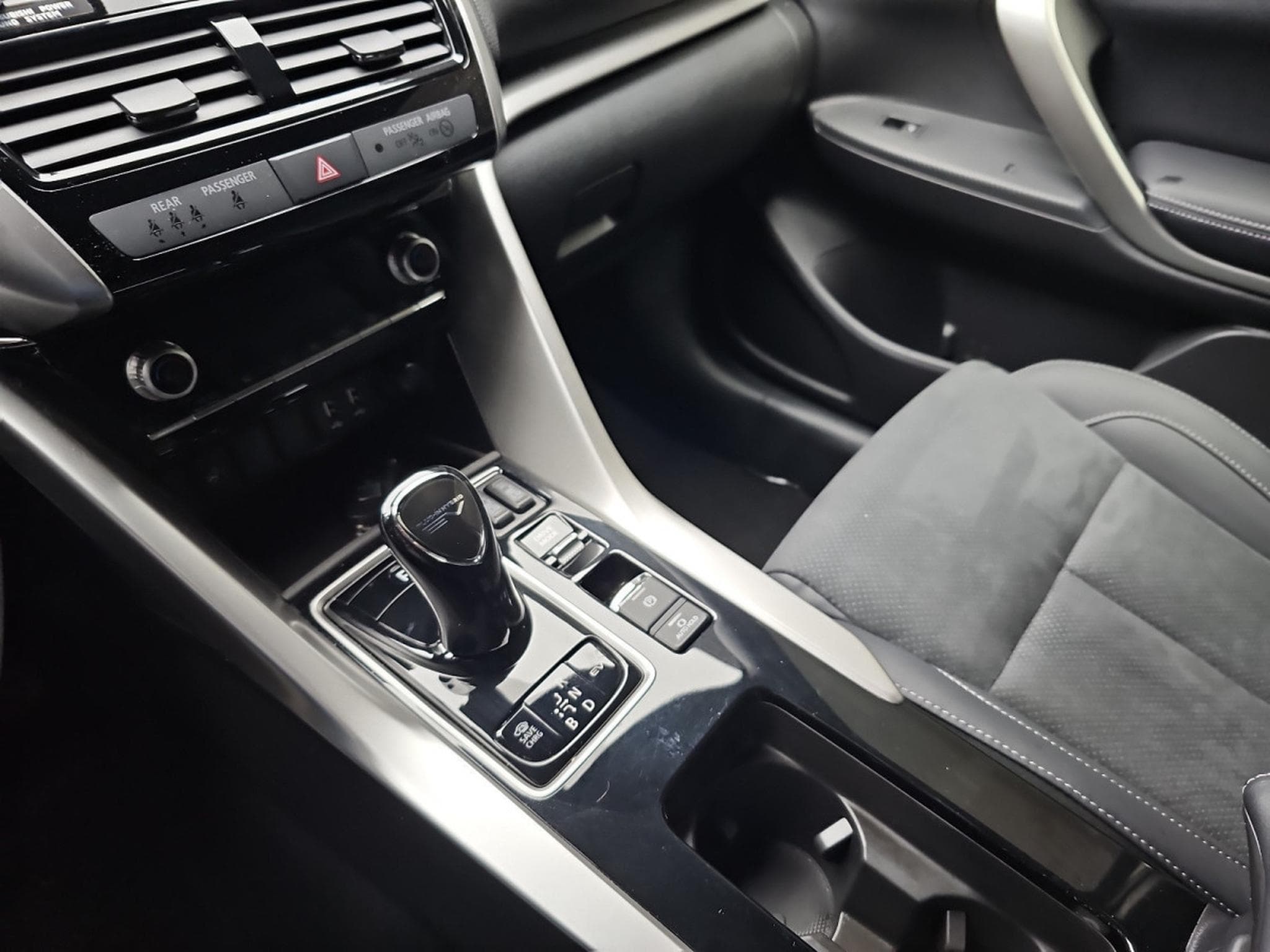 Mitsubishi Eclipse Cross 2.4 MIVEC PHEV CVT Select (2025) - Photo 11