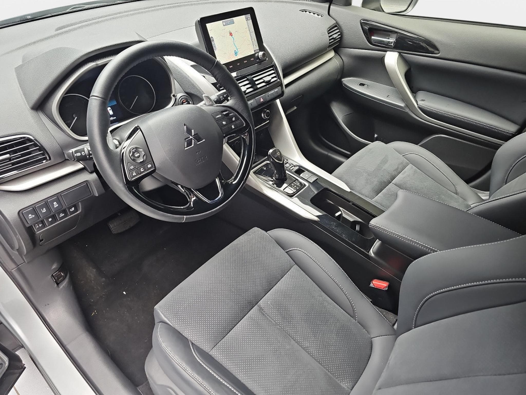 Mitsubishi Eclipse Cross 2.4 MIVEC PHEV CVT Select (2025) - Photo 17