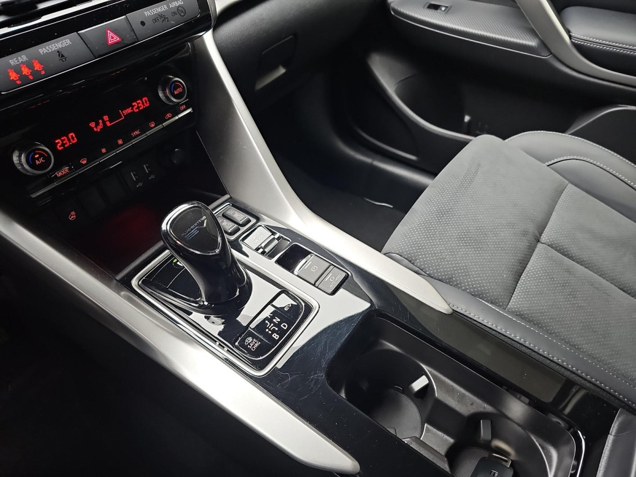 Mitsubishi Eclipse Cross 2.4 MIVEC PHEV CVT Select (2025) - Photo 11