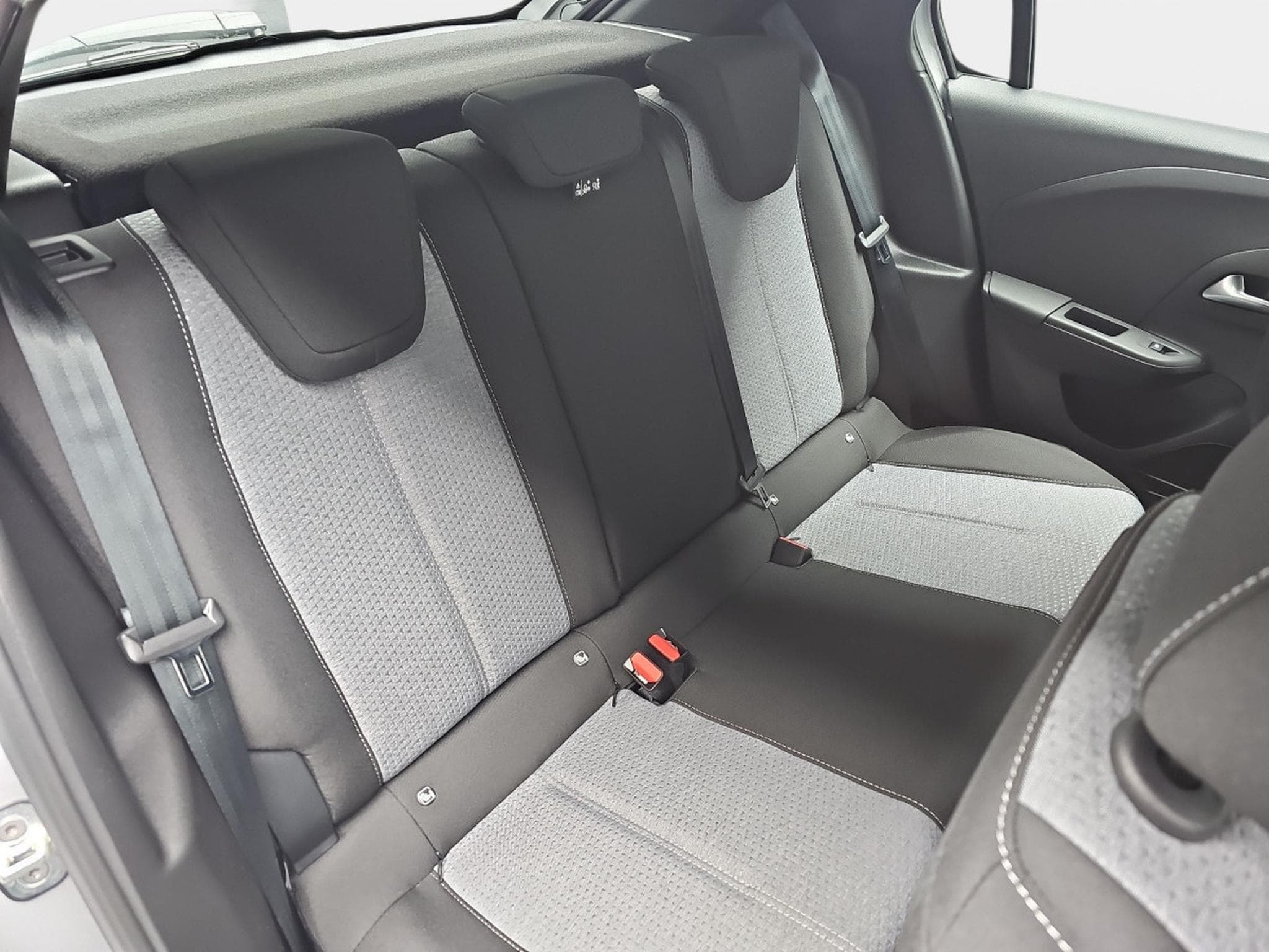 Opel Corsa 1.2 TURBO 101 Edition (2025) - Photo 17