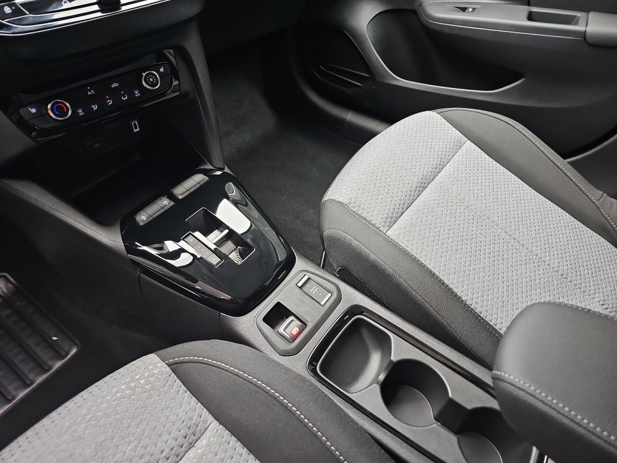 Opel Corsa 1.2 TURBO 101 Edition (2025) - Photo 12