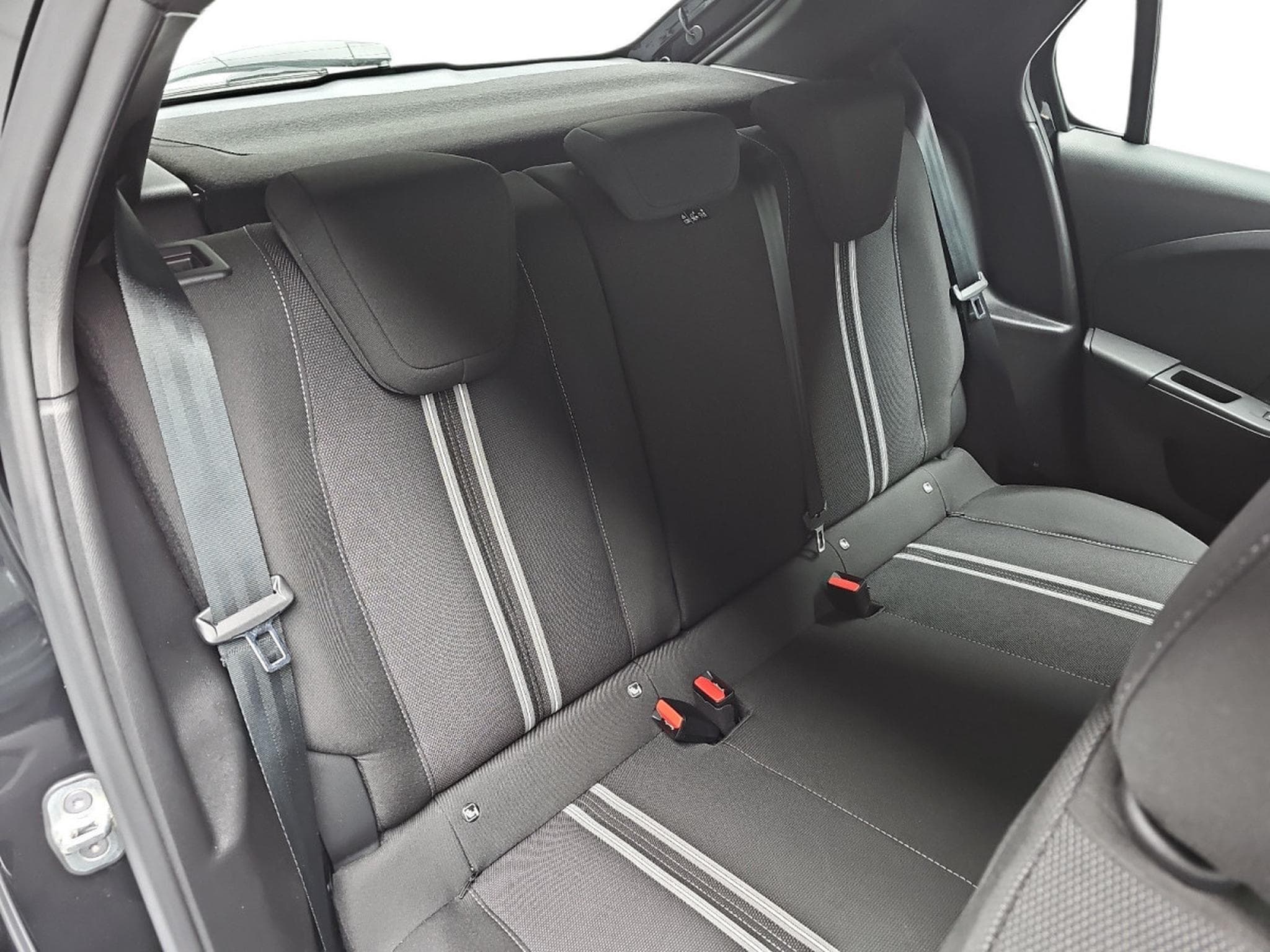 Opel Corsa 1.2 TURBO 101 GS (2025) - Photo 17