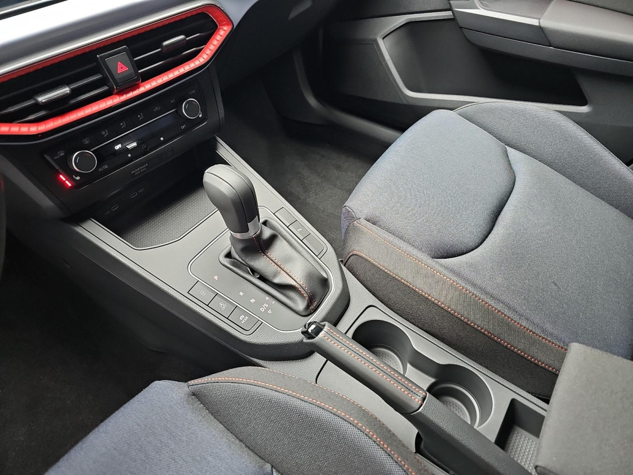 Seat Ibiza 1.0 TSi 116 DSG  FR (2025) - Photo 12