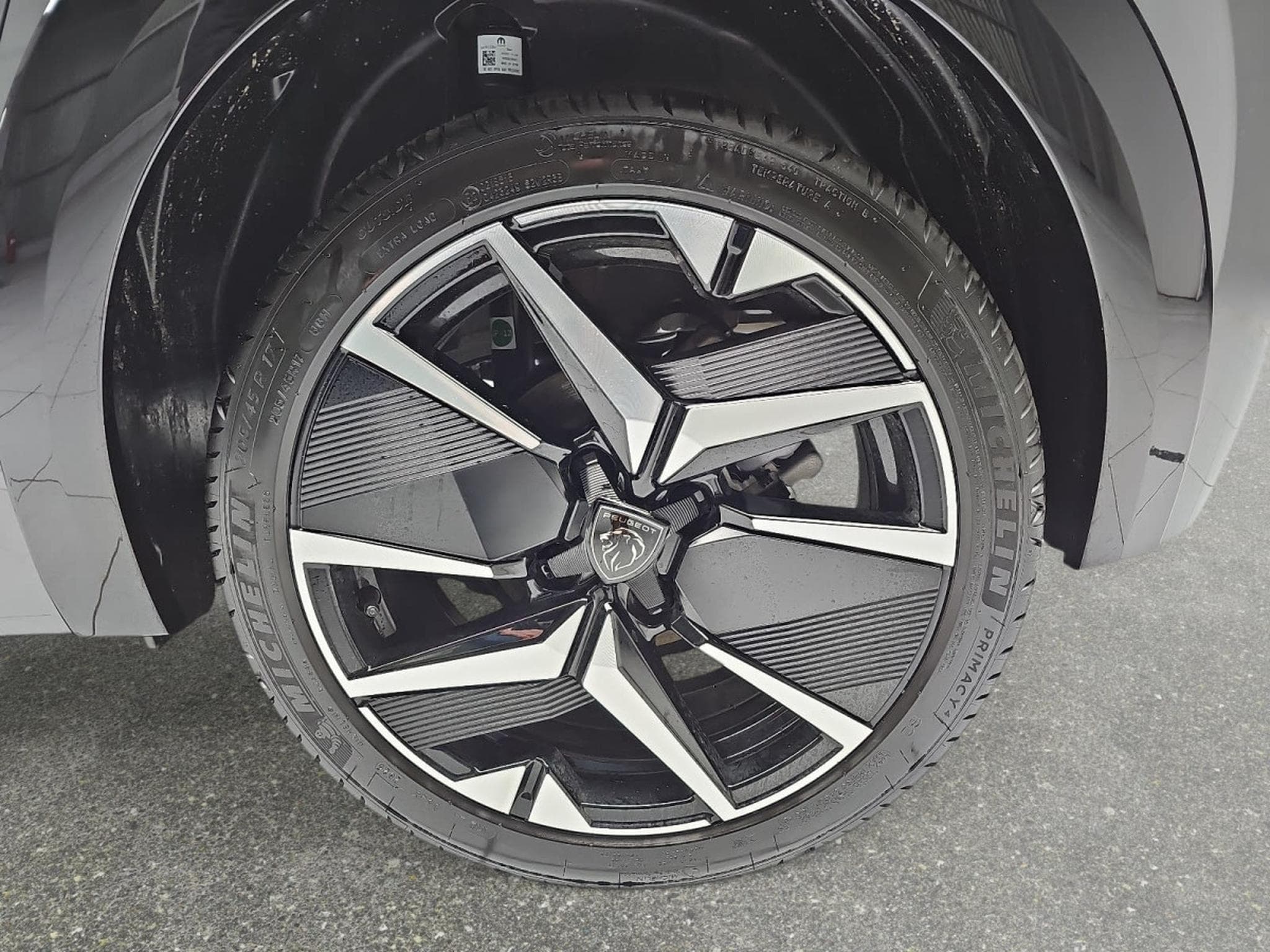 Peugeot 208 1.2 PureTech Hýbrid 110 E-DSC6 GT (2025) - Photo 6