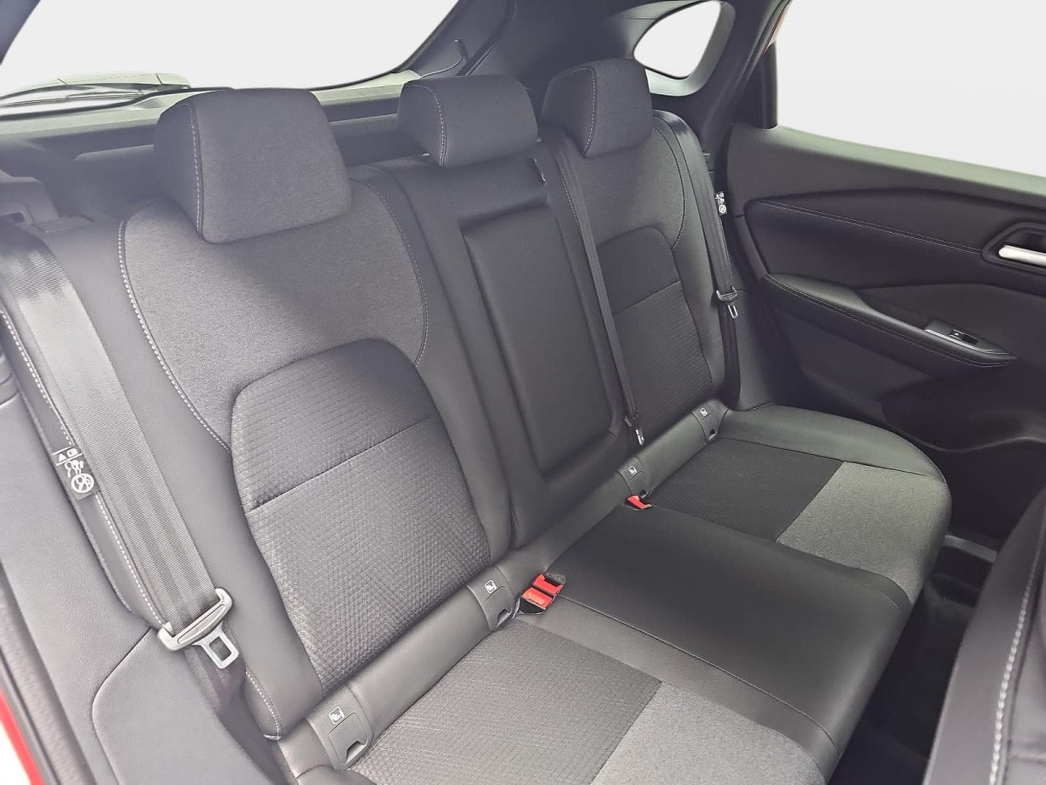 Nissan Qashqai 1.3 DIG-T 158 X-tronic N-Connecta (2026) - Photo 16