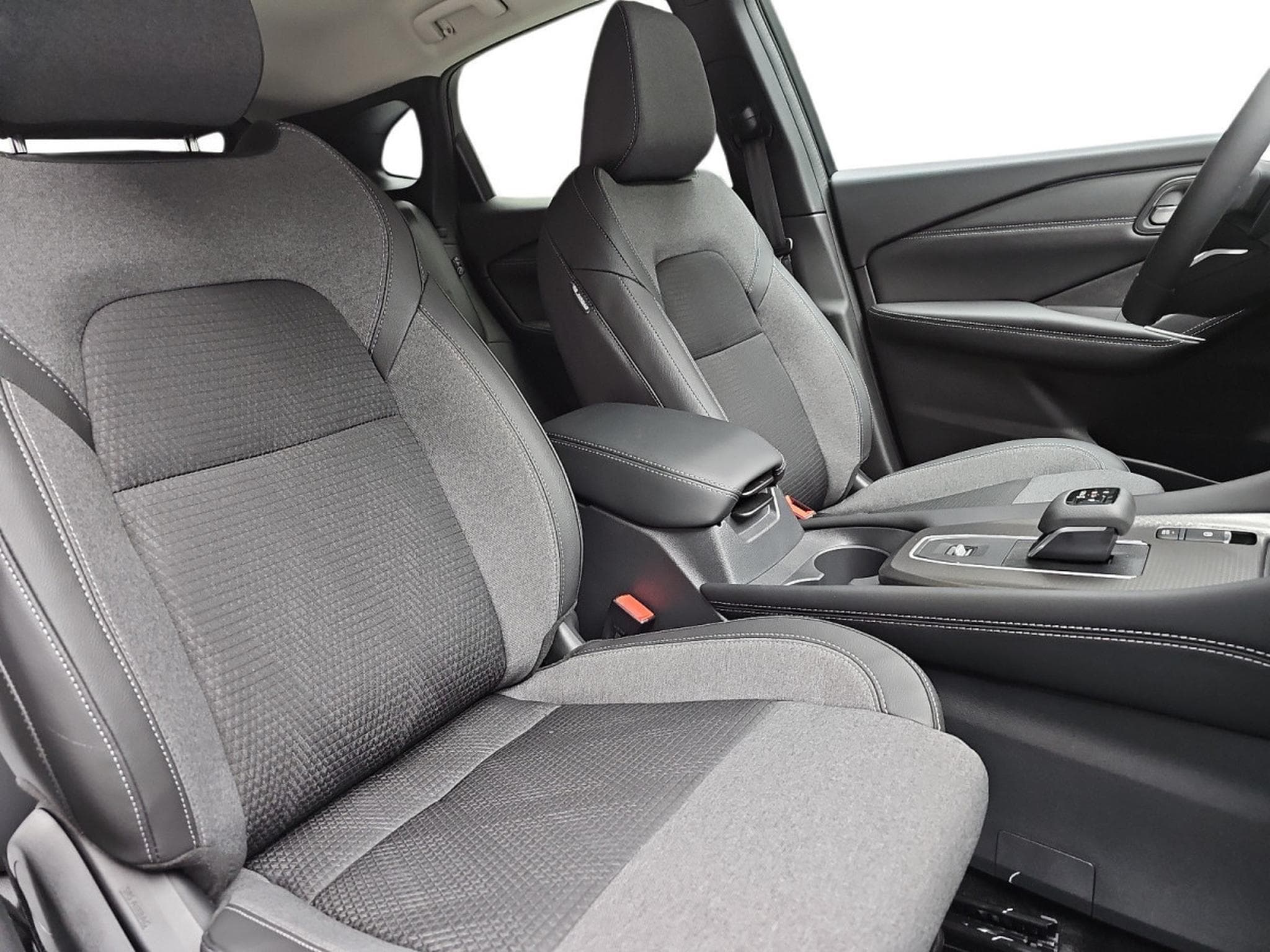 Nissan Qashqai 1.3 DIG-T MHEV 158 X-tronic N-Connecta (2026) - Photo 14