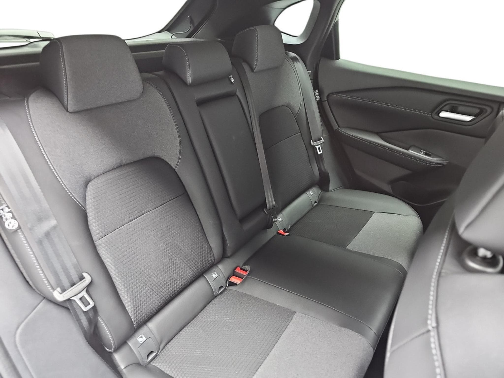 Nissan Qashqai 1.3 DIG-T MHEV 158 X-tronic N-Connecta (2026) - Photo 16