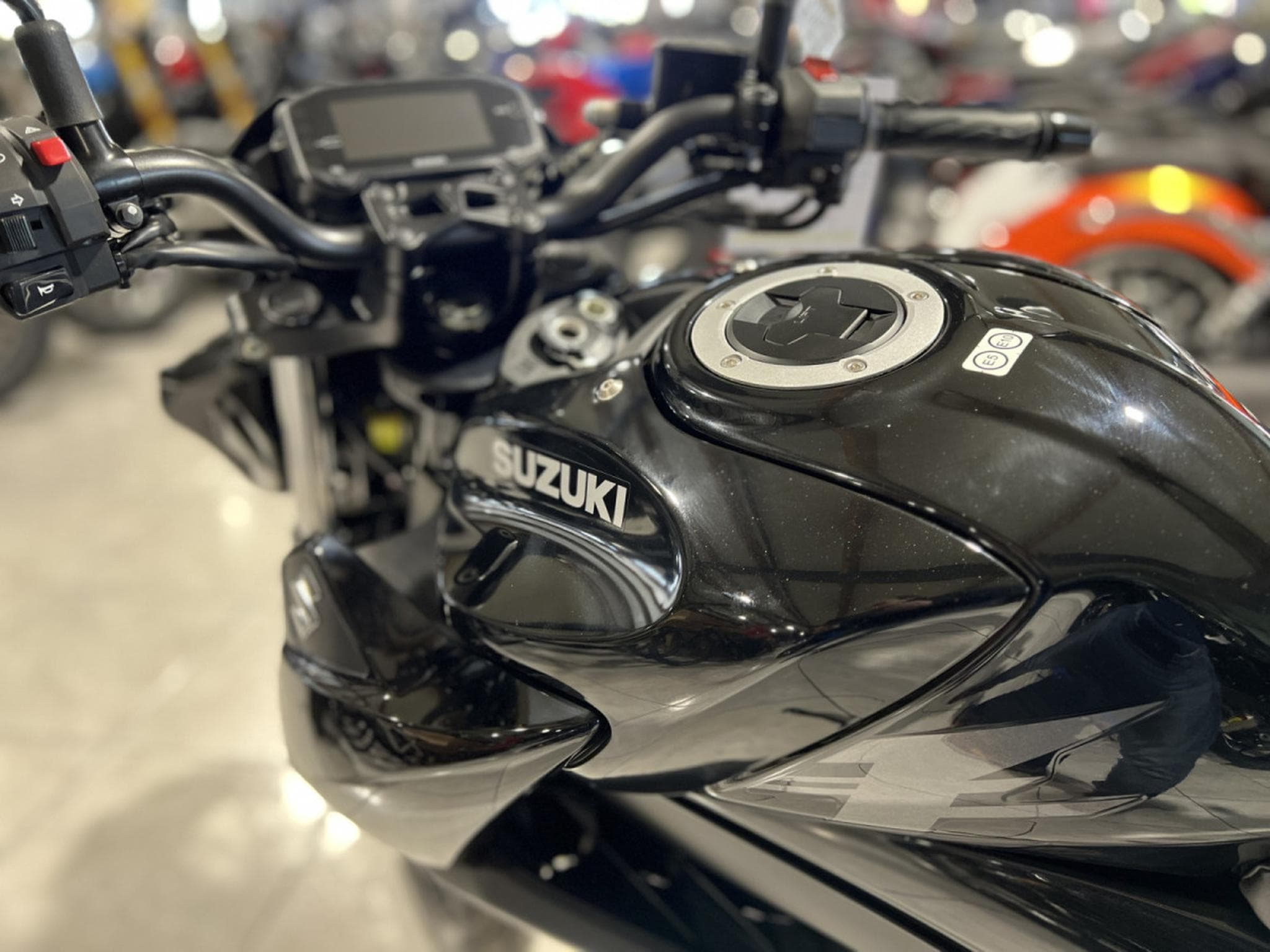 Suzuki GSX-S rabaissée 50 mm (2024) - Photo 7