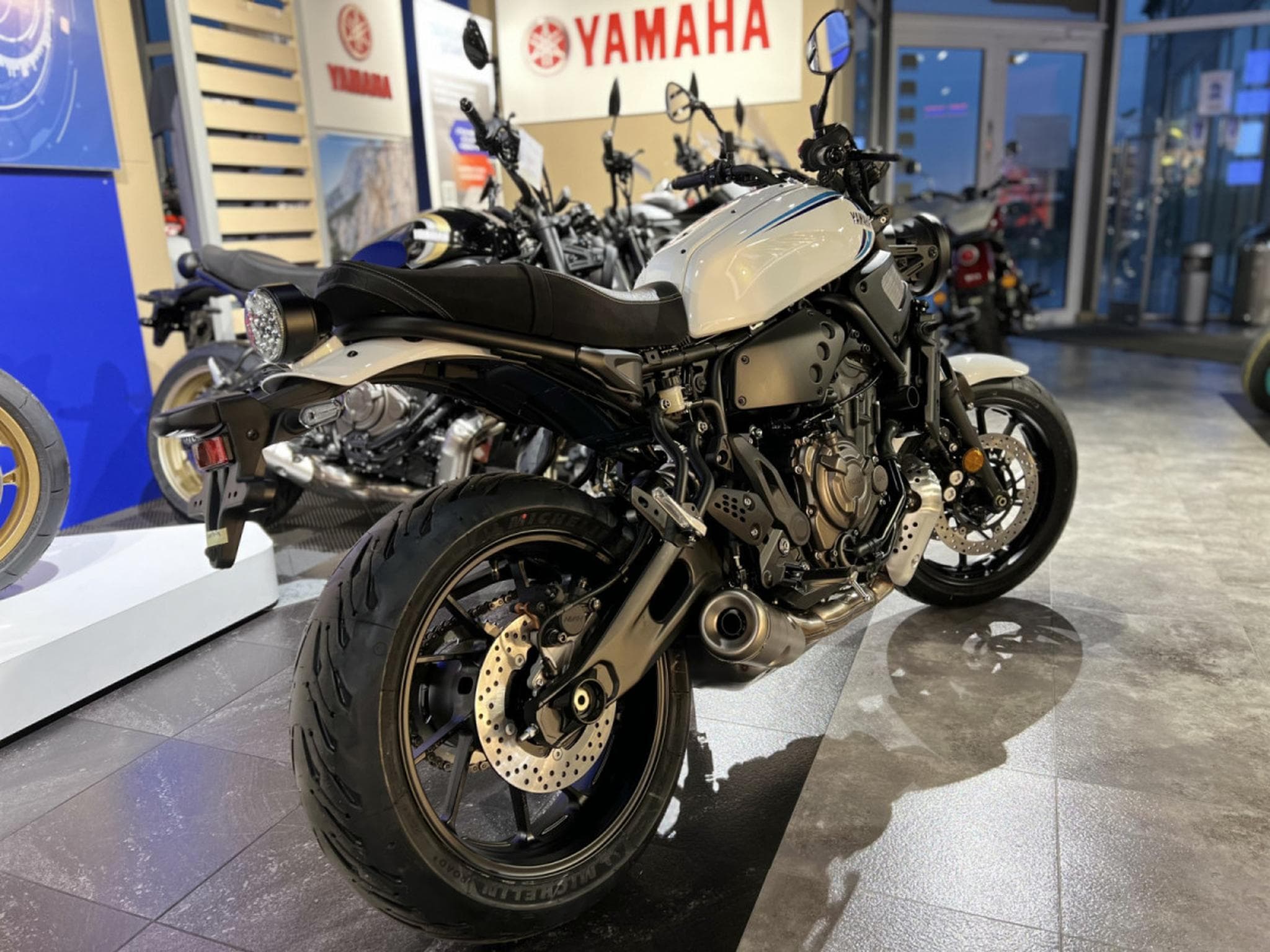 Yamaha XSR rabaissée 50 mm (2024) - Photo 3