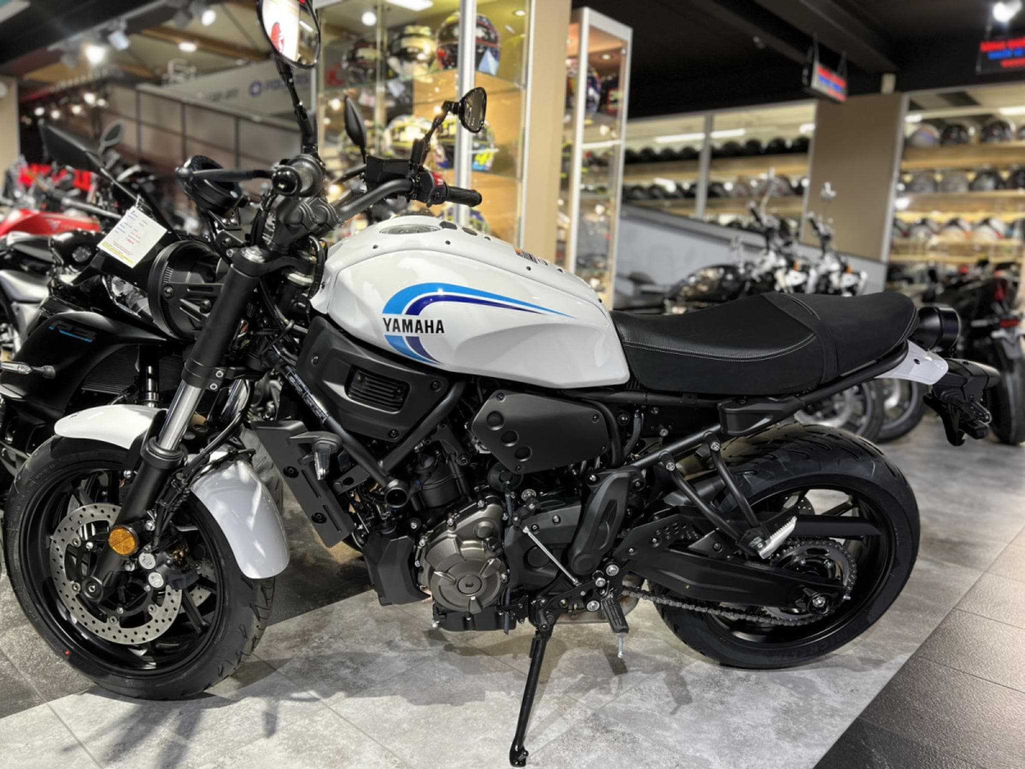 Yamaha XSR rabaissée 50 mm (2024) - Photo 5