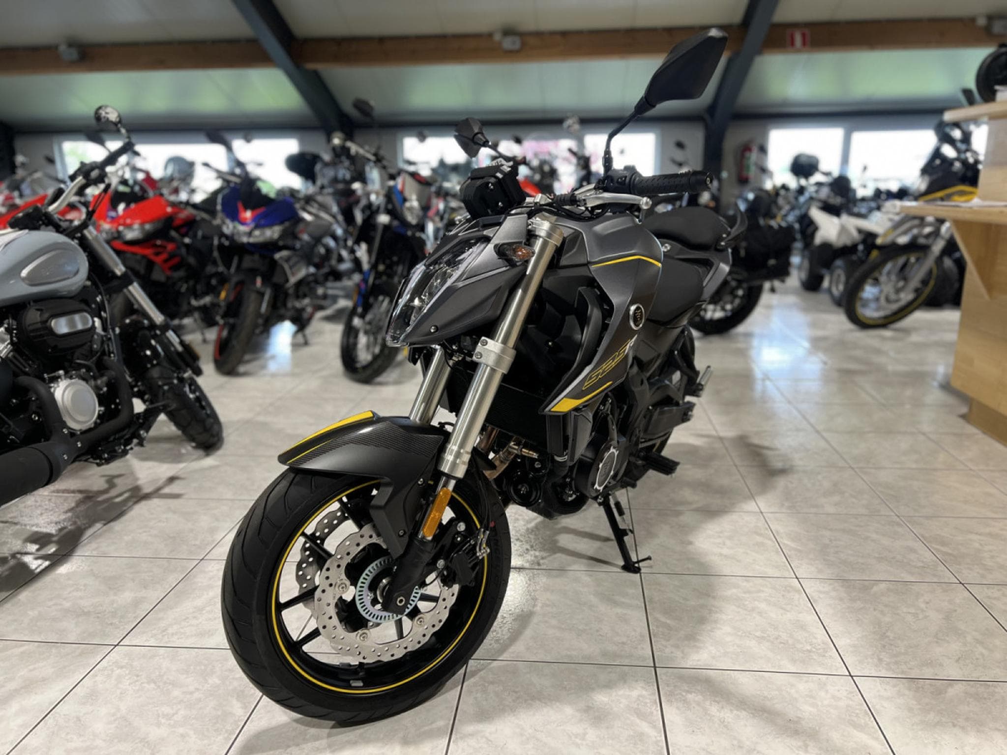 Voge 525 R GRIS (2023) - Photo 2