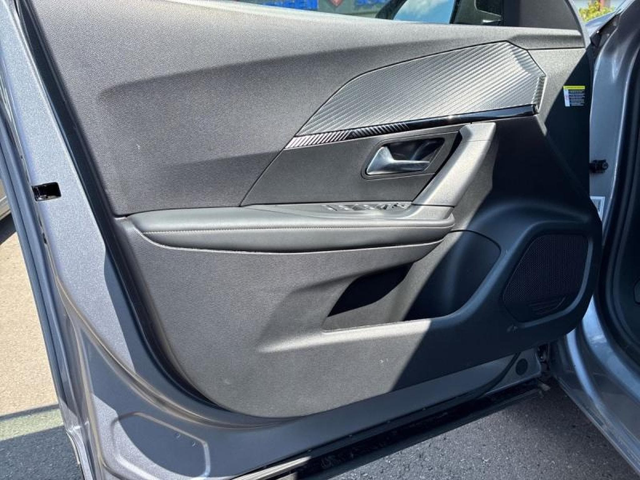 PEUGEOT 2008 1.2 100ch S&S Allure (2024) - Photo 12