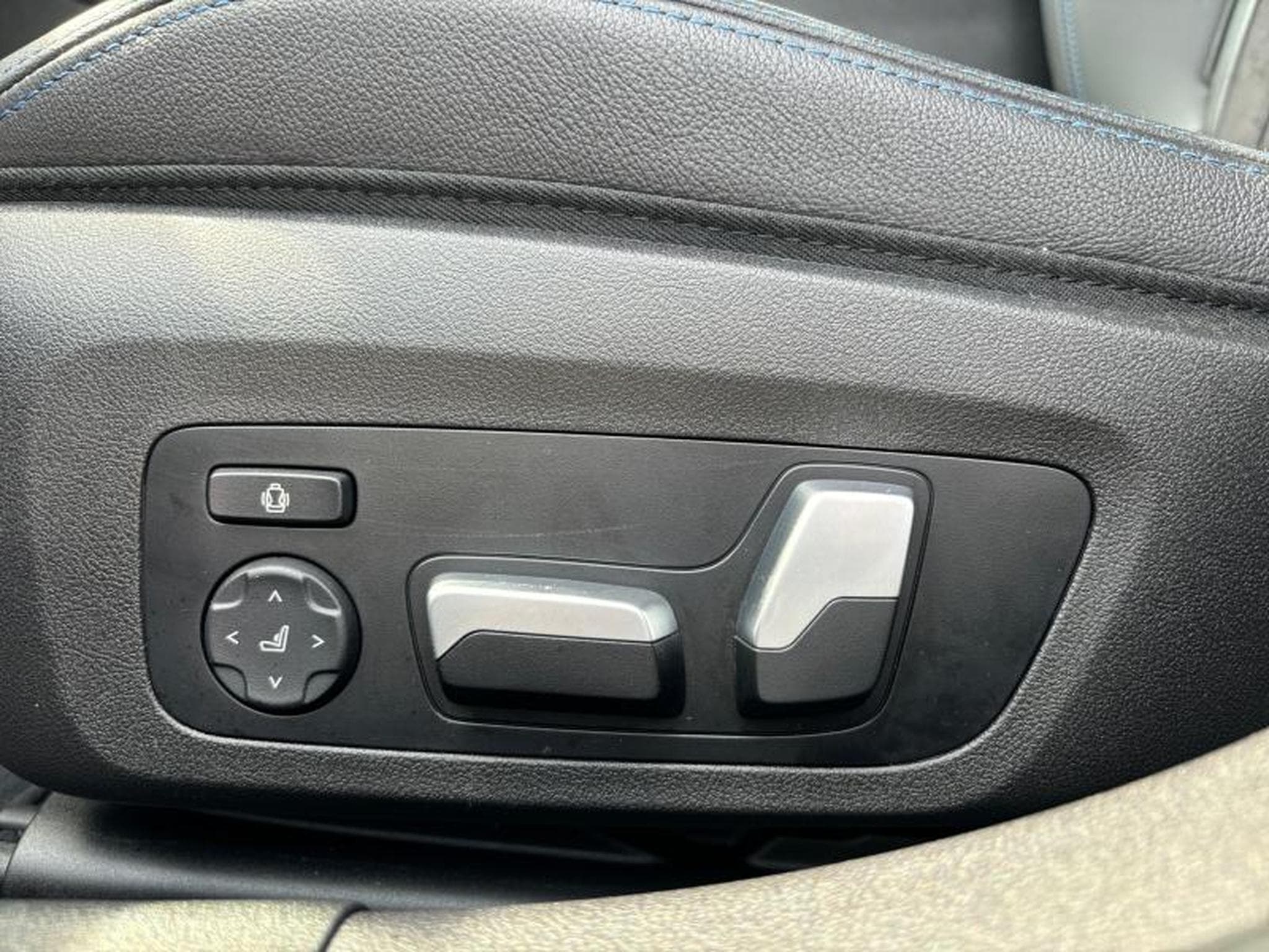 BMW 340 M340i xDrive berline Kit M Sport (2024) - Photo 11