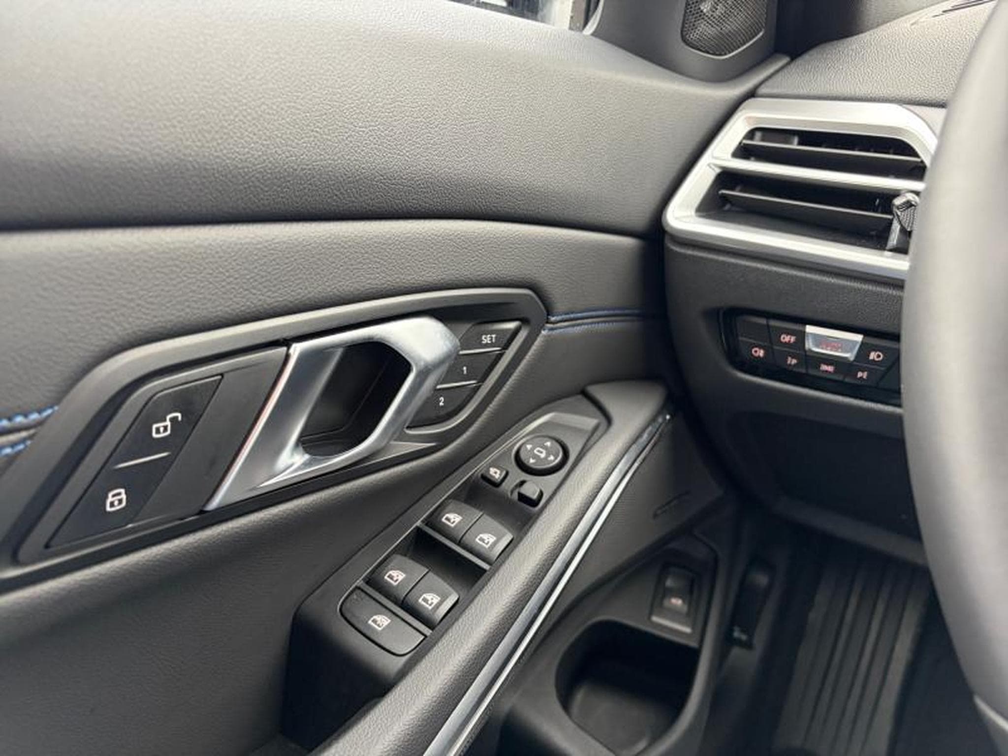 BMW 330 330d xDrive Touring Kit M Sport (2025) - Photo 9