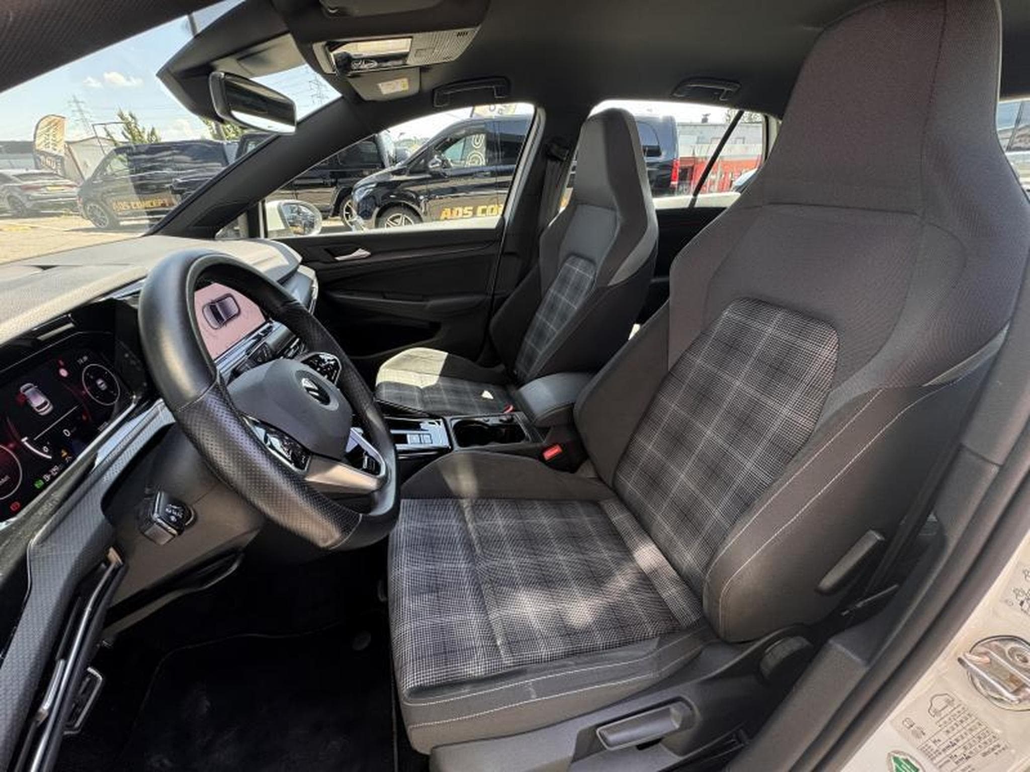 VW Golf VIII GTD 2.0 TDI SCR 200CV (2023) - Photo 7