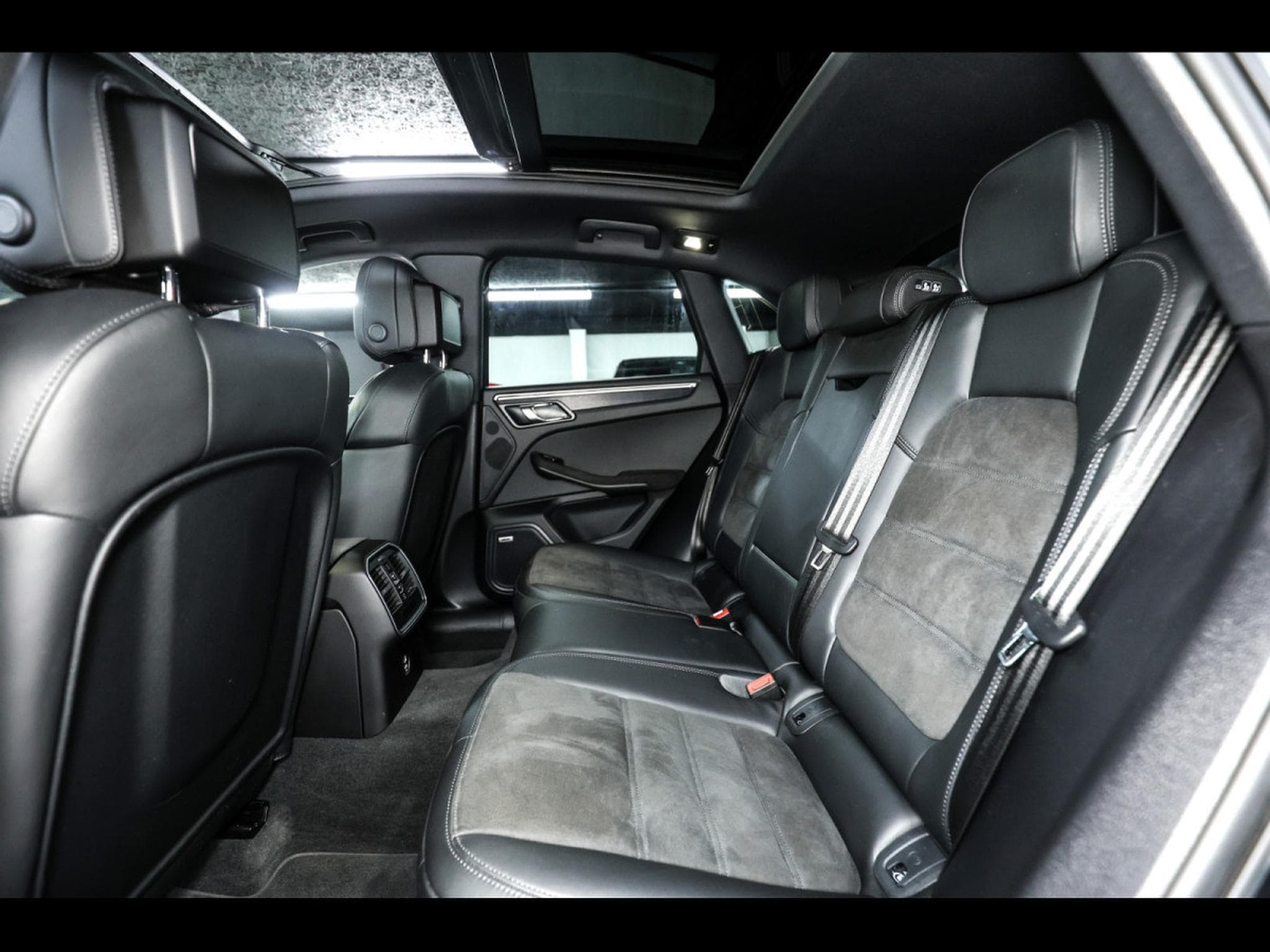 Porsche Macan III GTS PDK – VOLCANO GREY (2021) - Foto 12