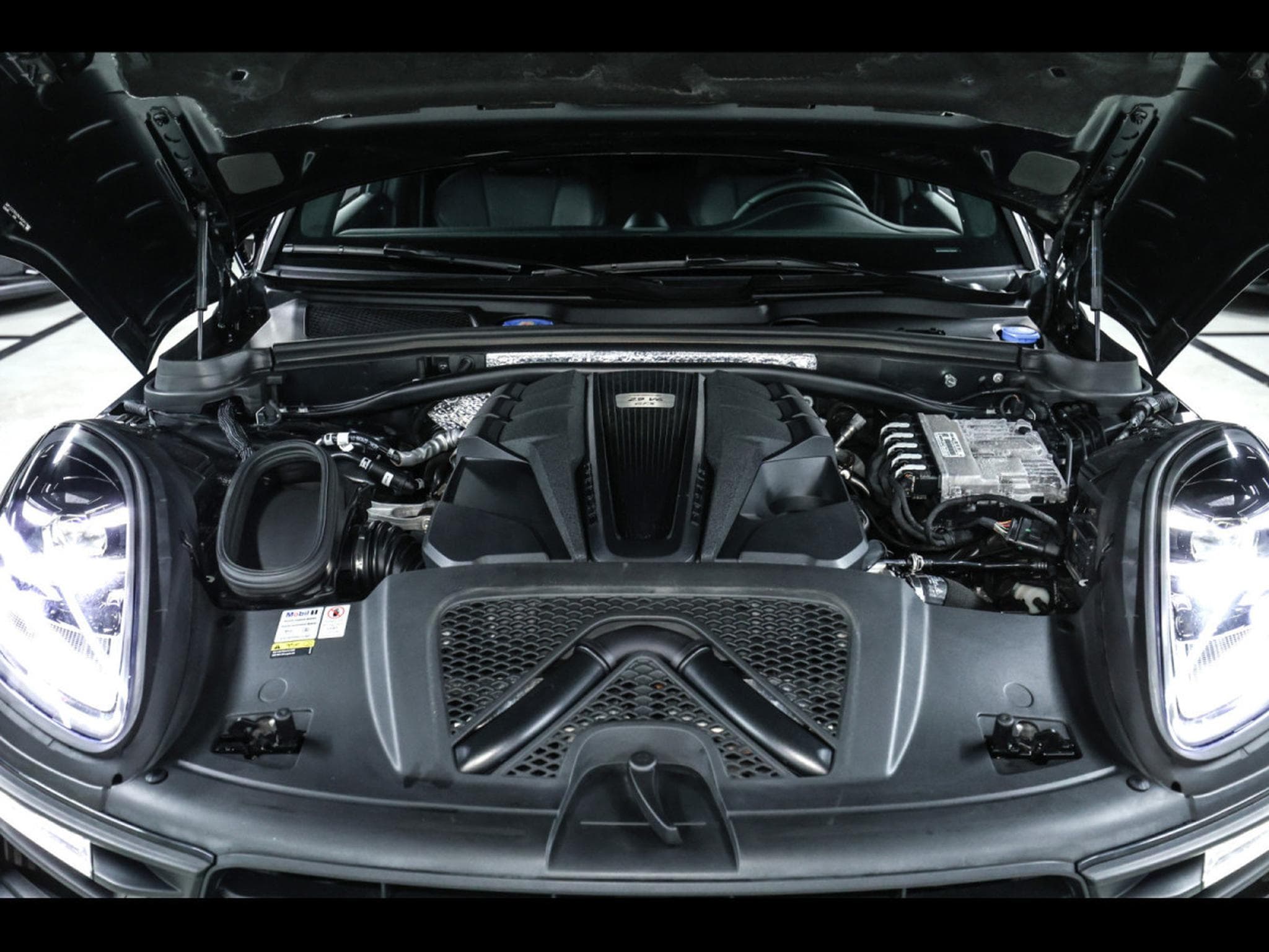 Porsche Macan III GTS PDK – VOLCANO GREY (2021) - Foto 20