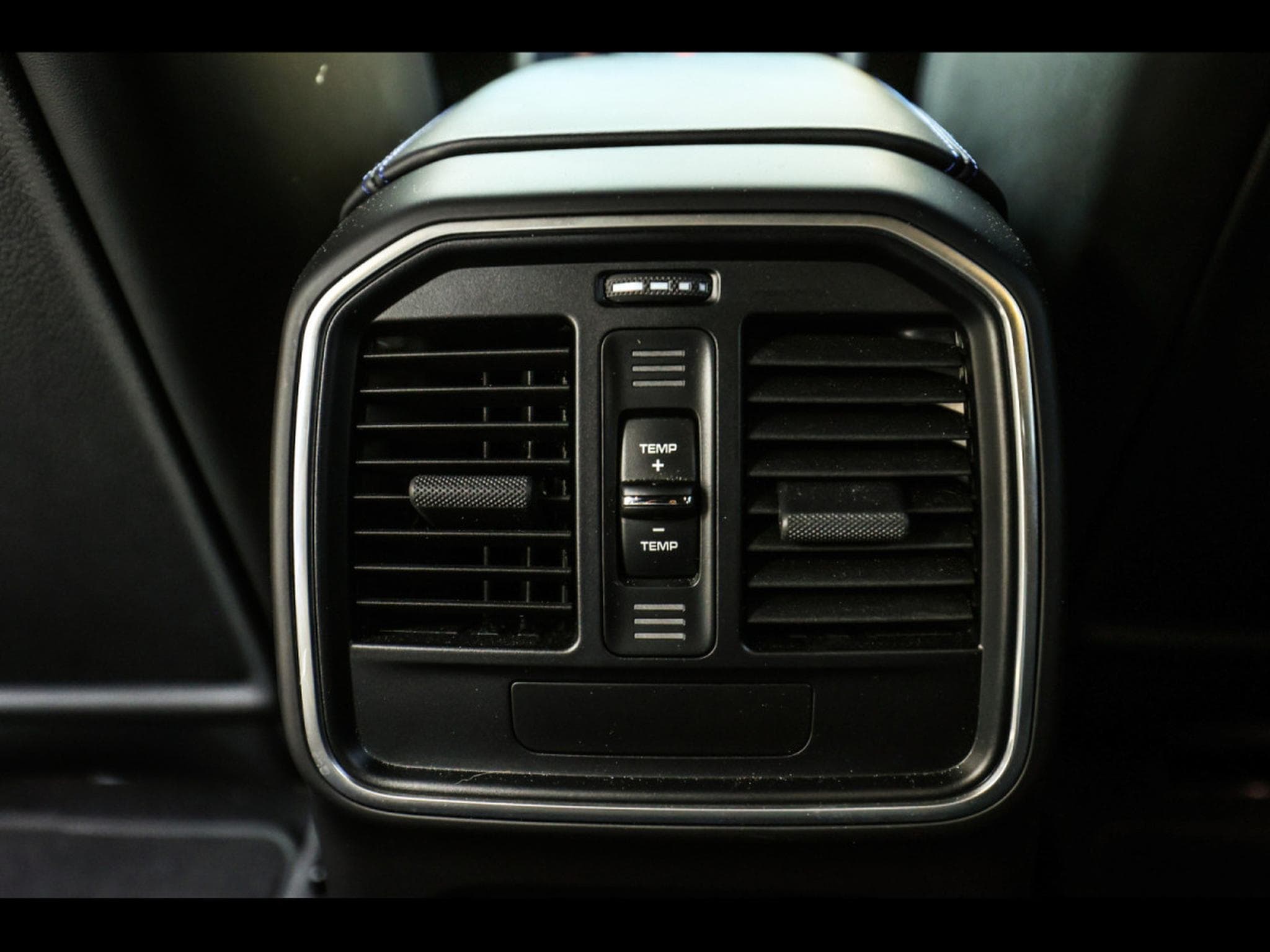 Porsche Macan III GTS PDK – CARRARA WHITE METALLIC (2024) - Foto 14