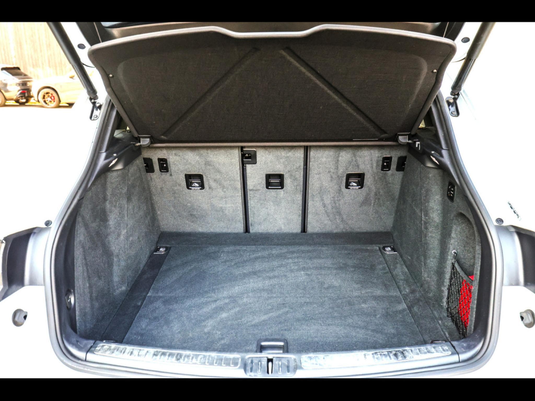 Porsche Macan III GTS PDK – CARRARA WHITE METALLIC (2024) - Foto 16