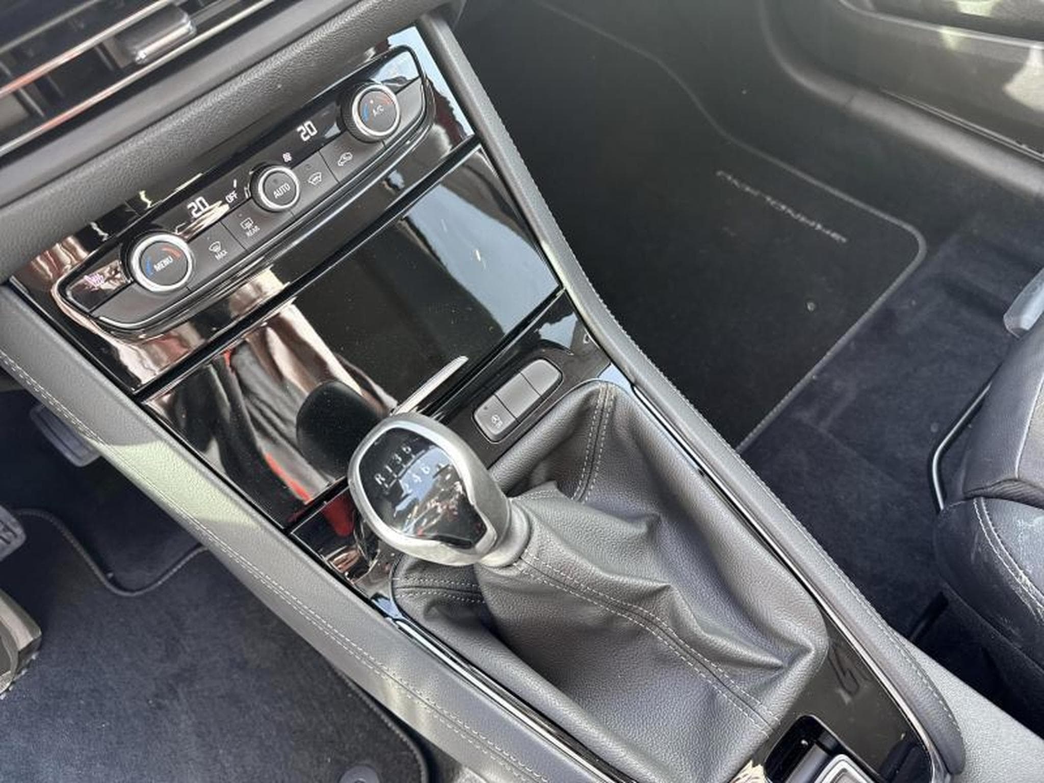 Opel Grandland GS Line (2022) - Photo 11