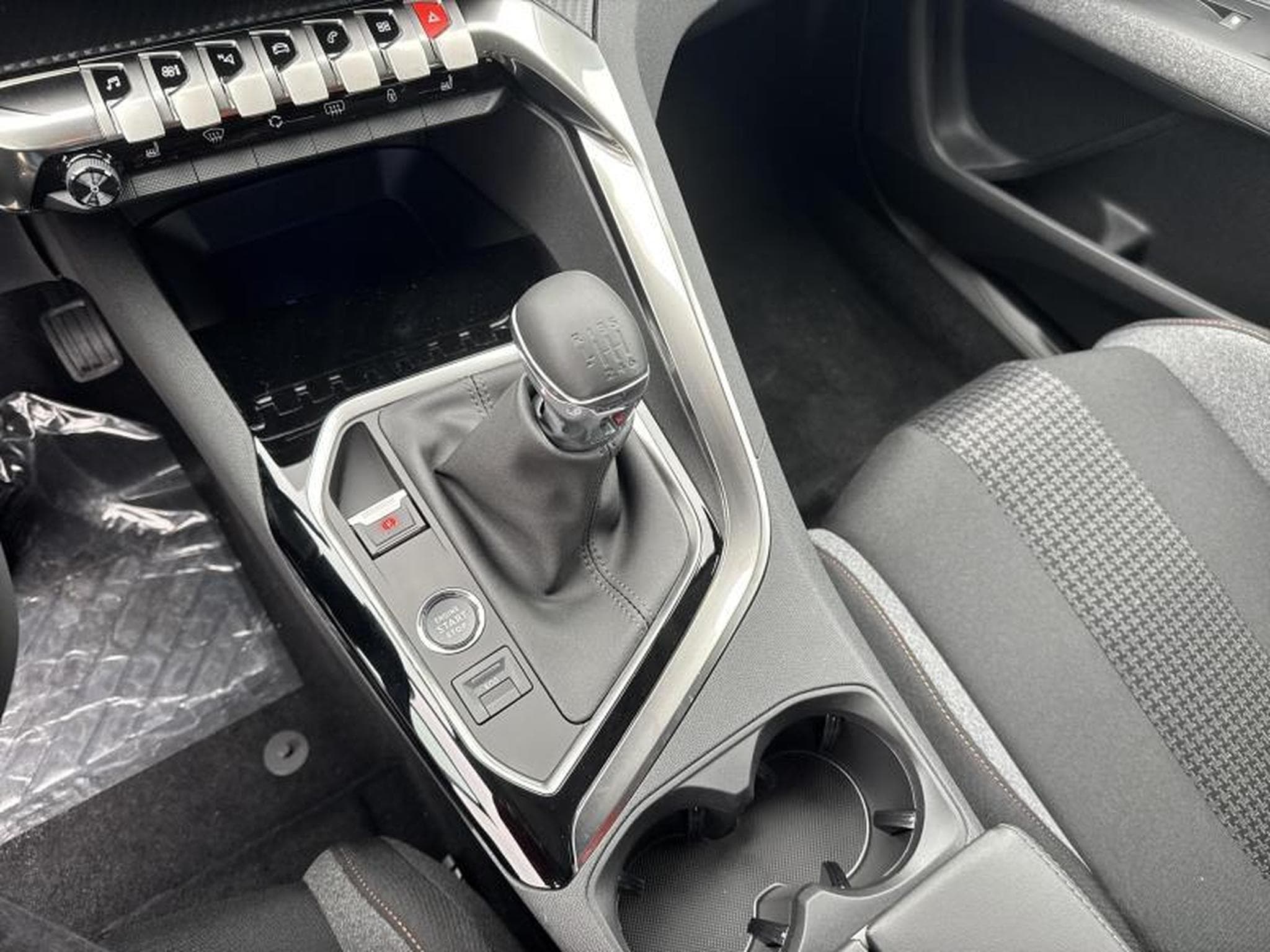 Peugeot 3008 II Active Pack (2023) - Photo 12