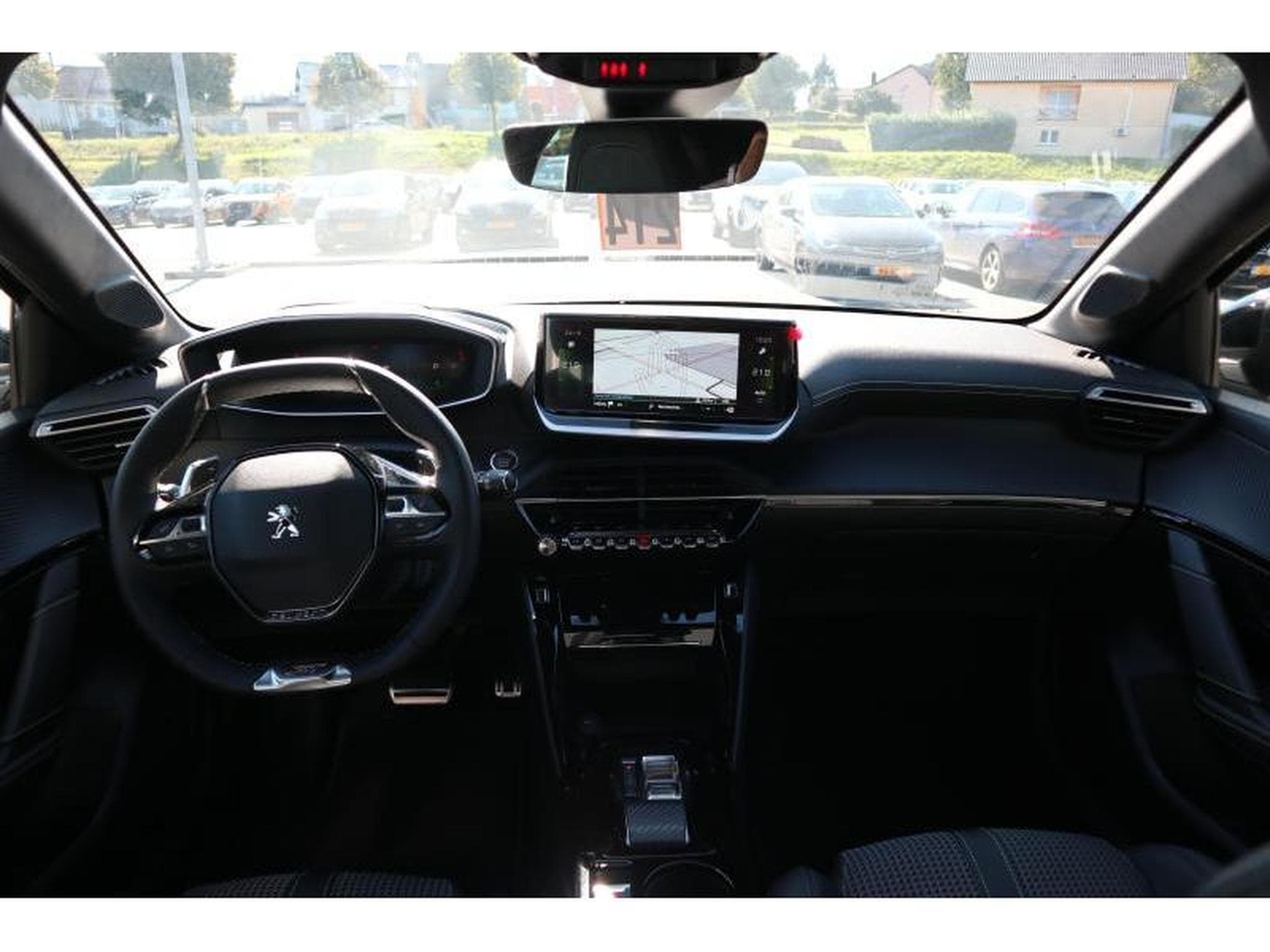 Peugeot 208 GT EAT8 (2023) - Photo 11