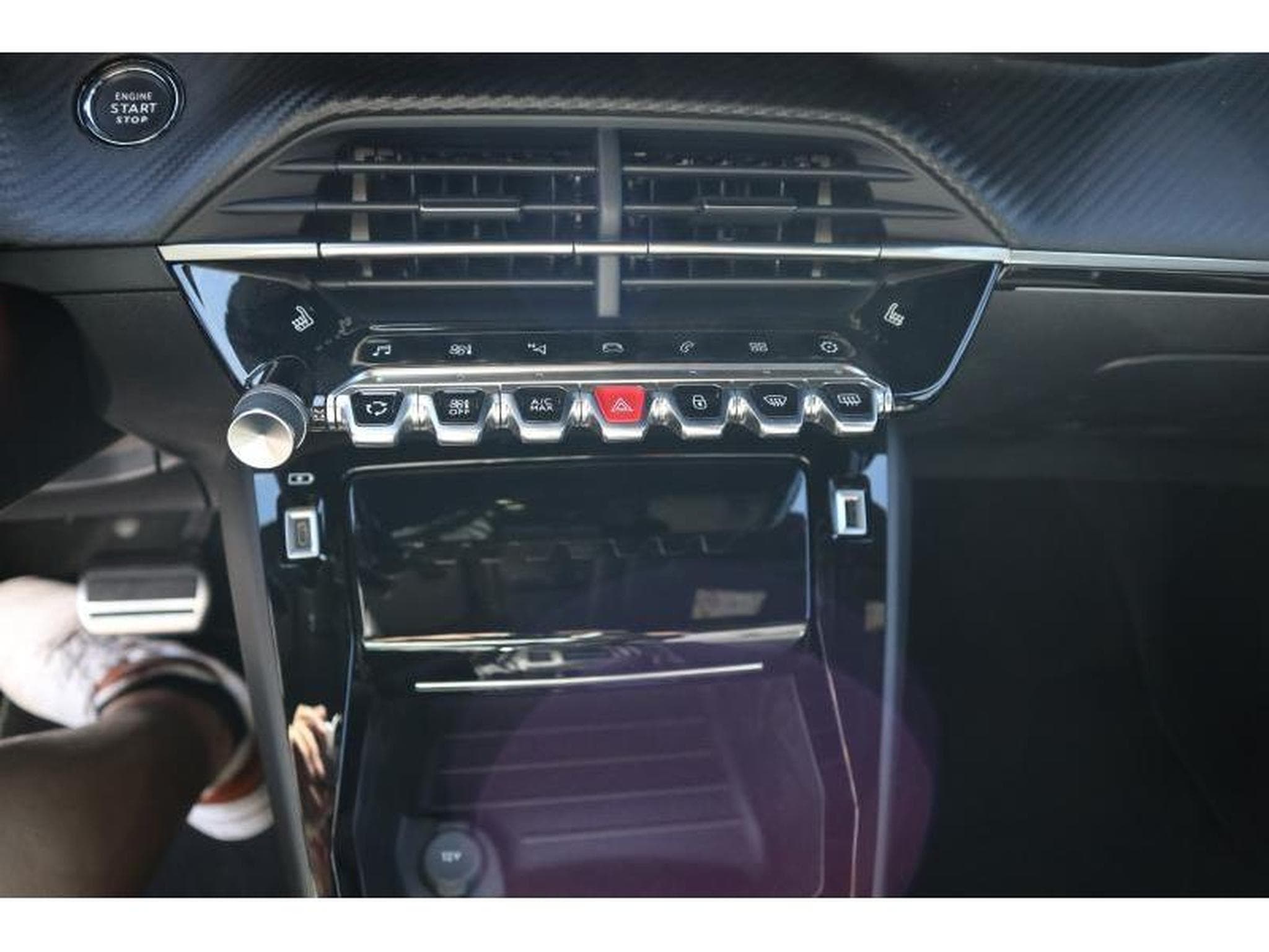 Peugeot 208 GT EAT8 (2023) - Photo 12