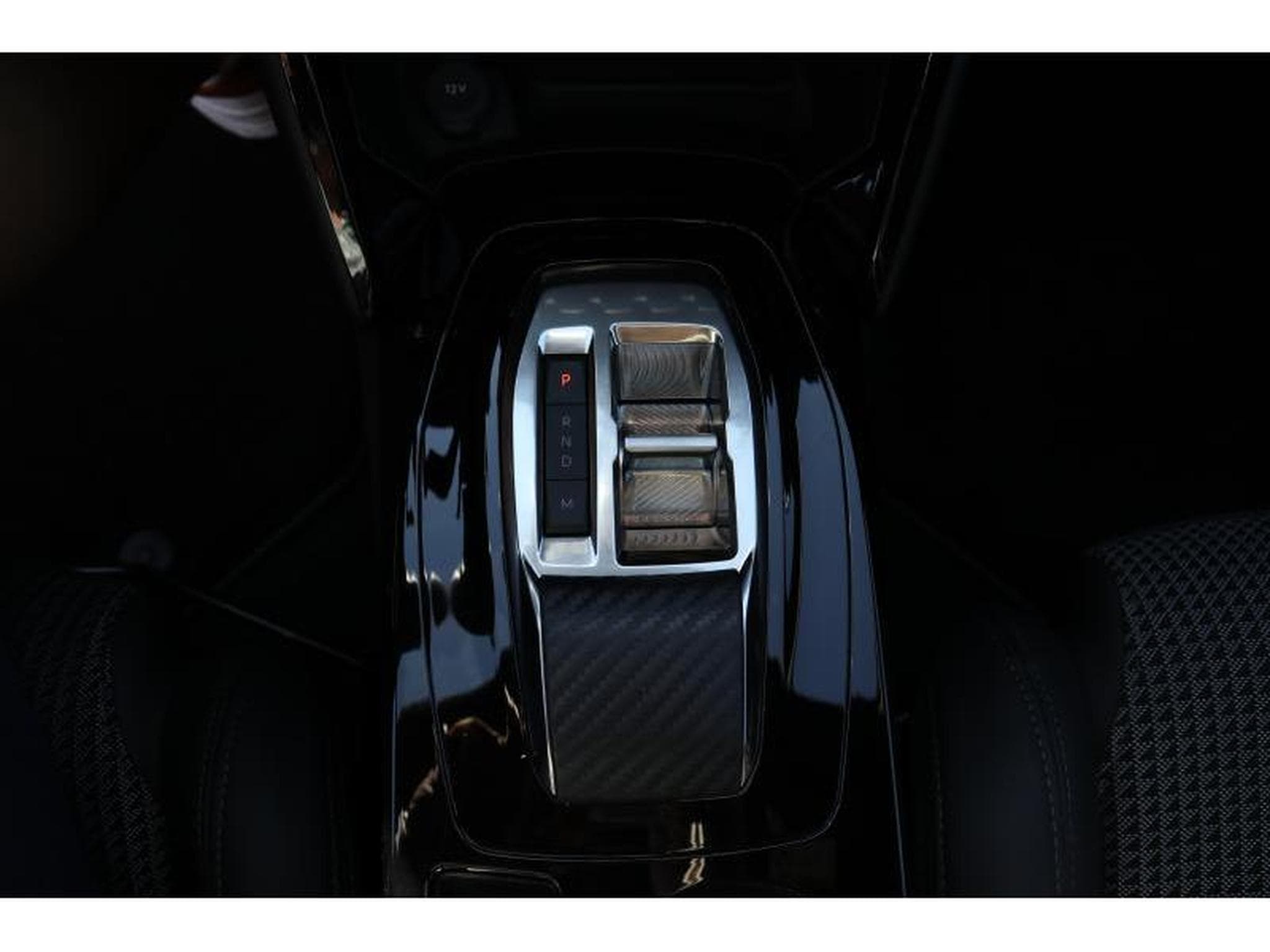Peugeot 208 GT EAT8 (2023) - Photo 13