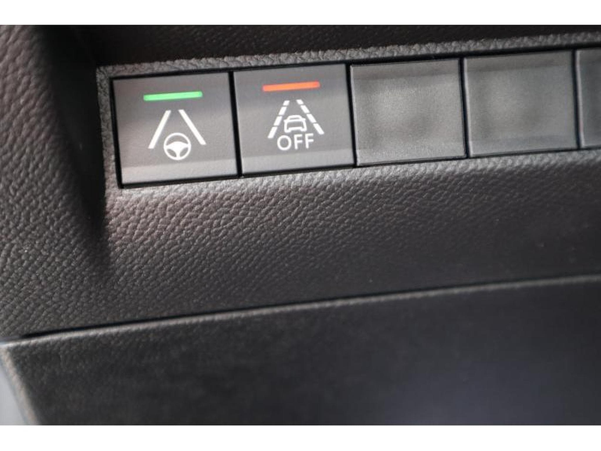 Peugeot 208 GT EAT8 (2023) - Photo 15