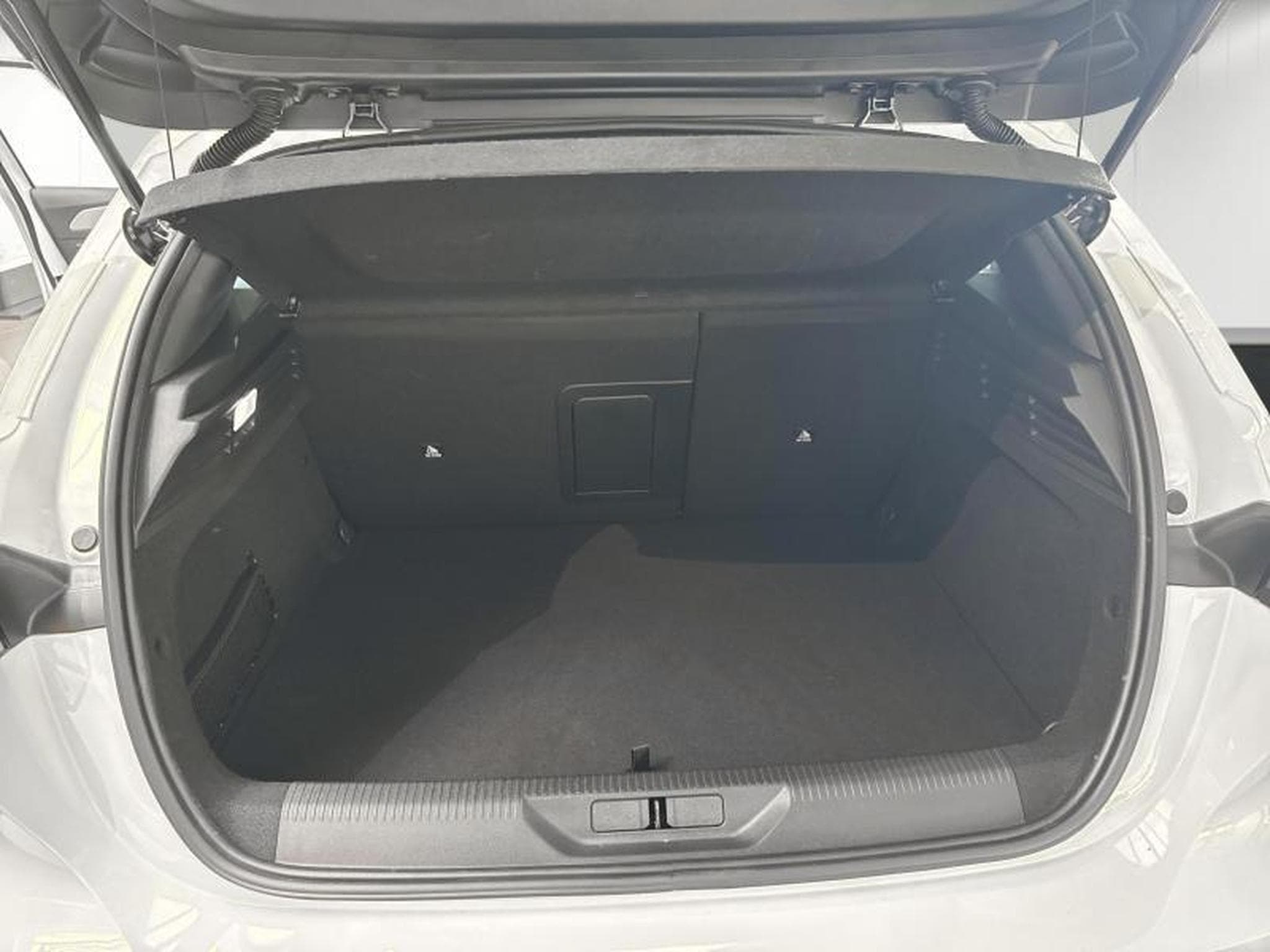 Peugeot 308 GT Hybride (2024) - Photo 20