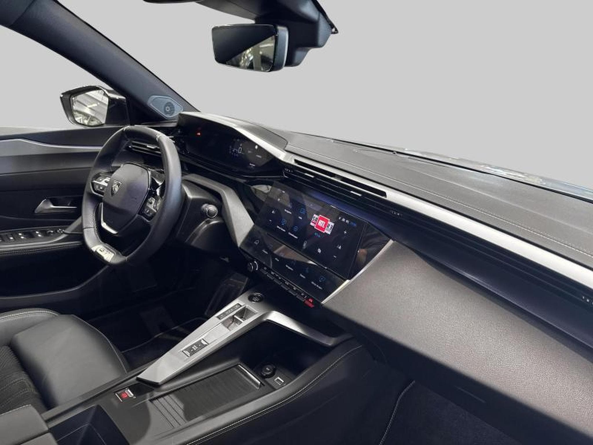 Peugeot 308 GT Hybride (2024) - Photo 4