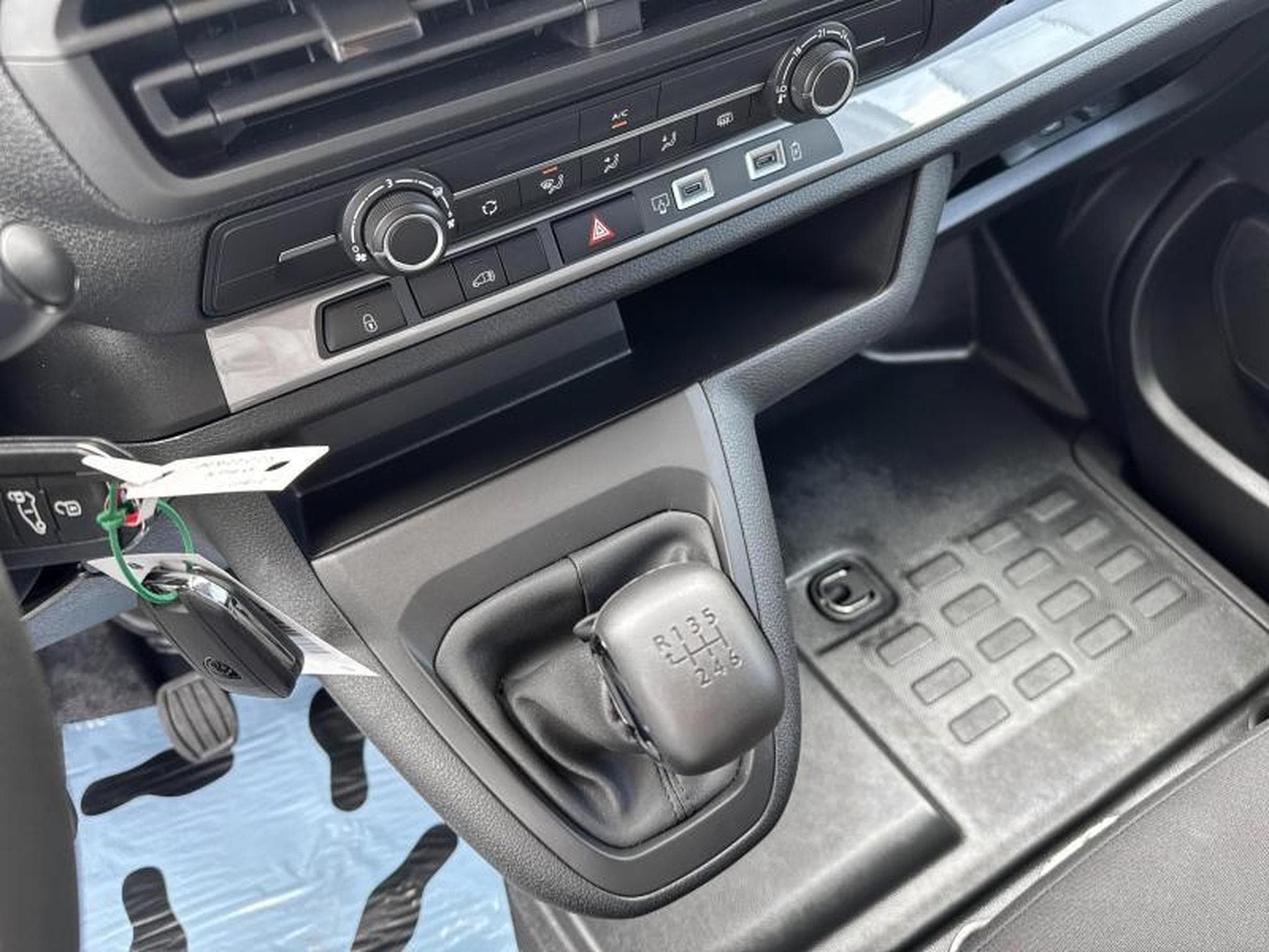 Peugeot Expert STANDARD (2024) - Photo 19