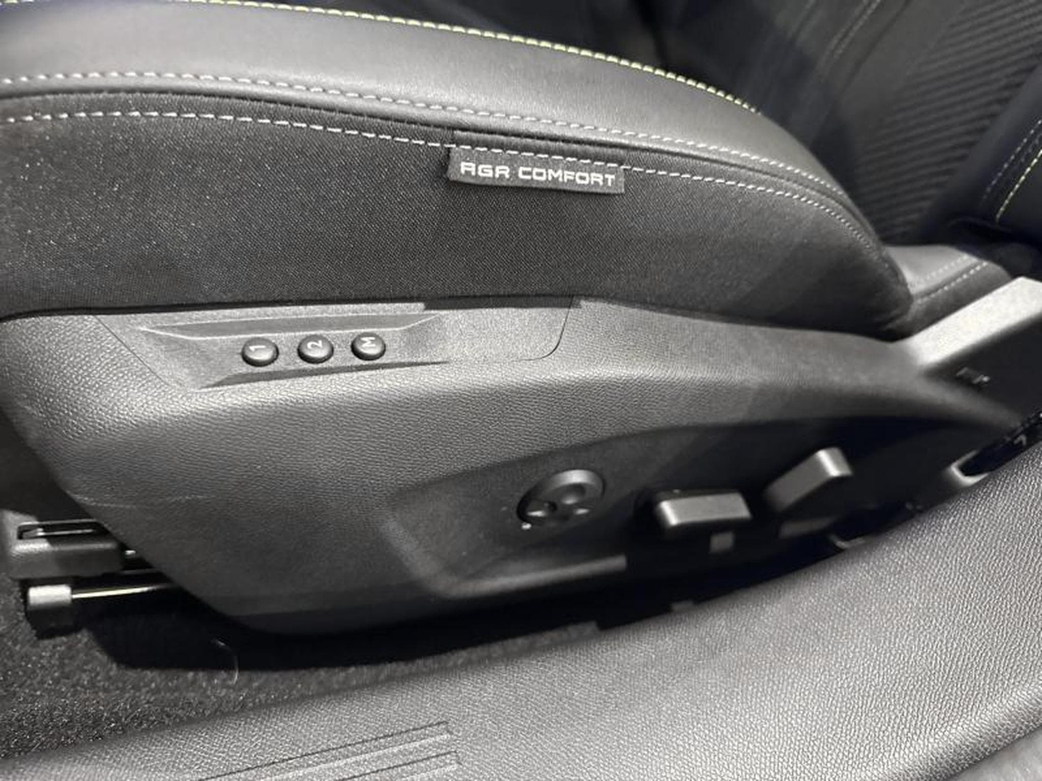 Peugeot 308 GT 130EAT8 (2023) - Photo 10