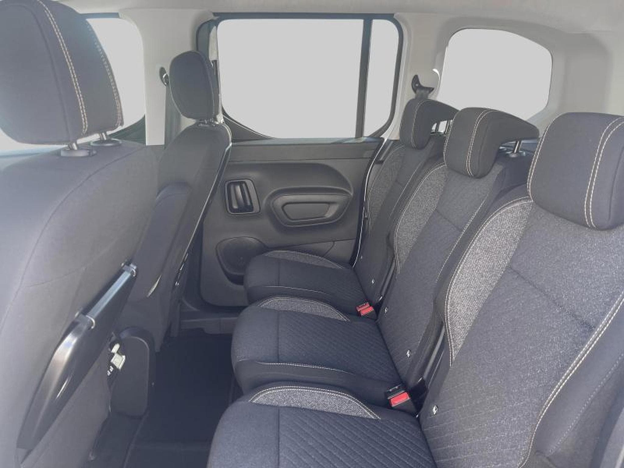 Peugeot Rifter ALLURE (2025) - Photo 12