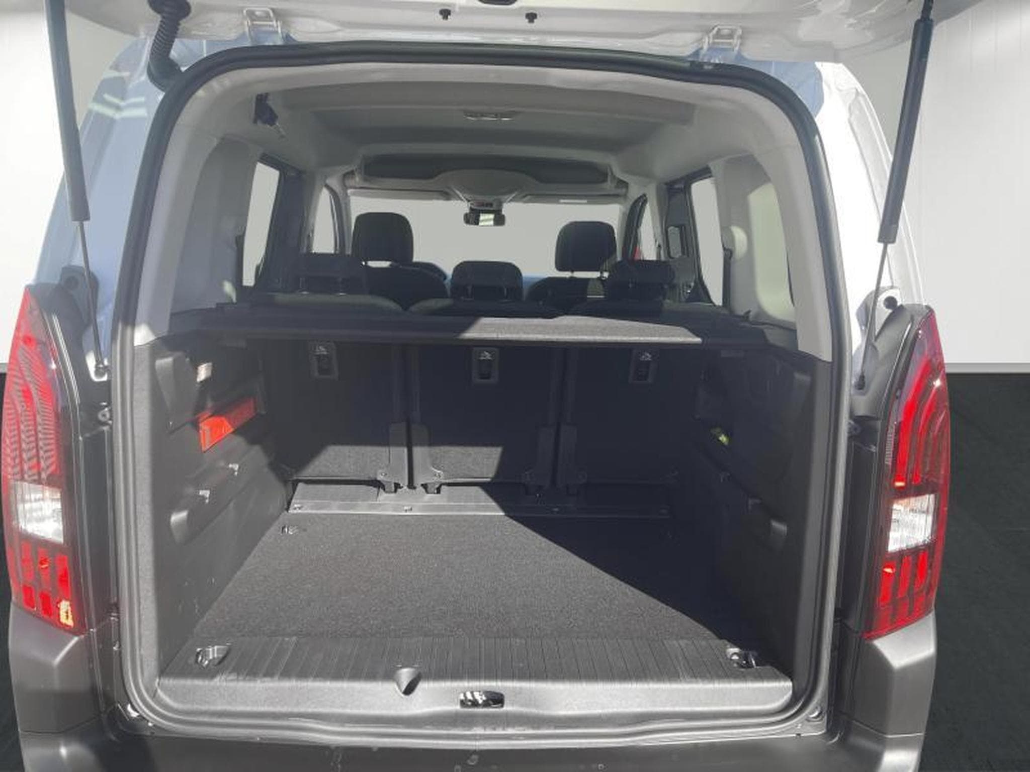 Peugeot Rifter ALLURE (2025) - Photo 20