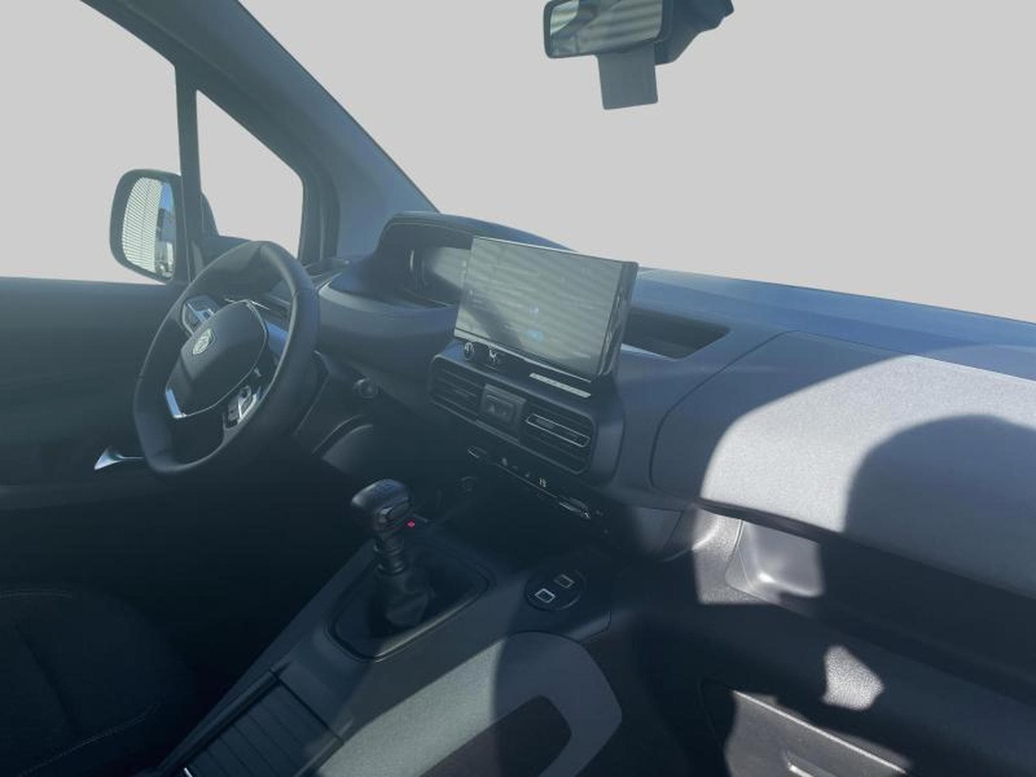 Peugeot Rifter ALLURE (2025) - Photo 9