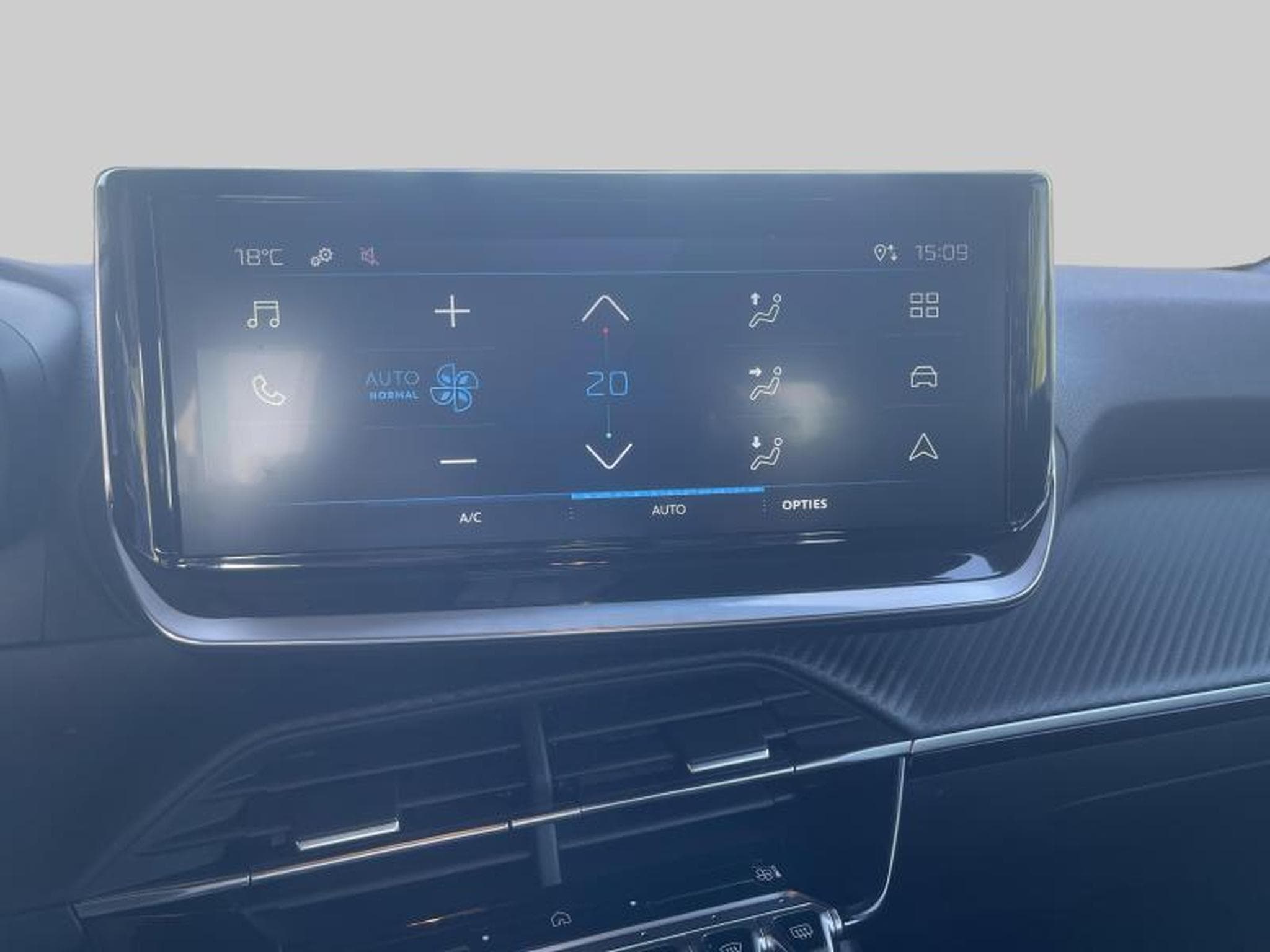 Peugeot 2008 II (2025) - Photo 16