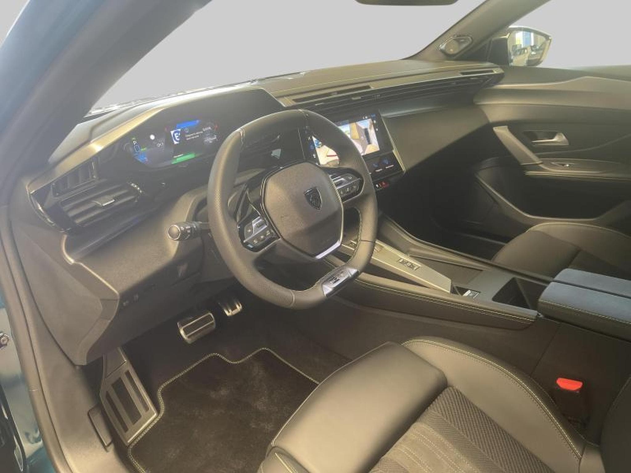 Peugeot 308 GT PlugIn 180 (2025) - Photo 10