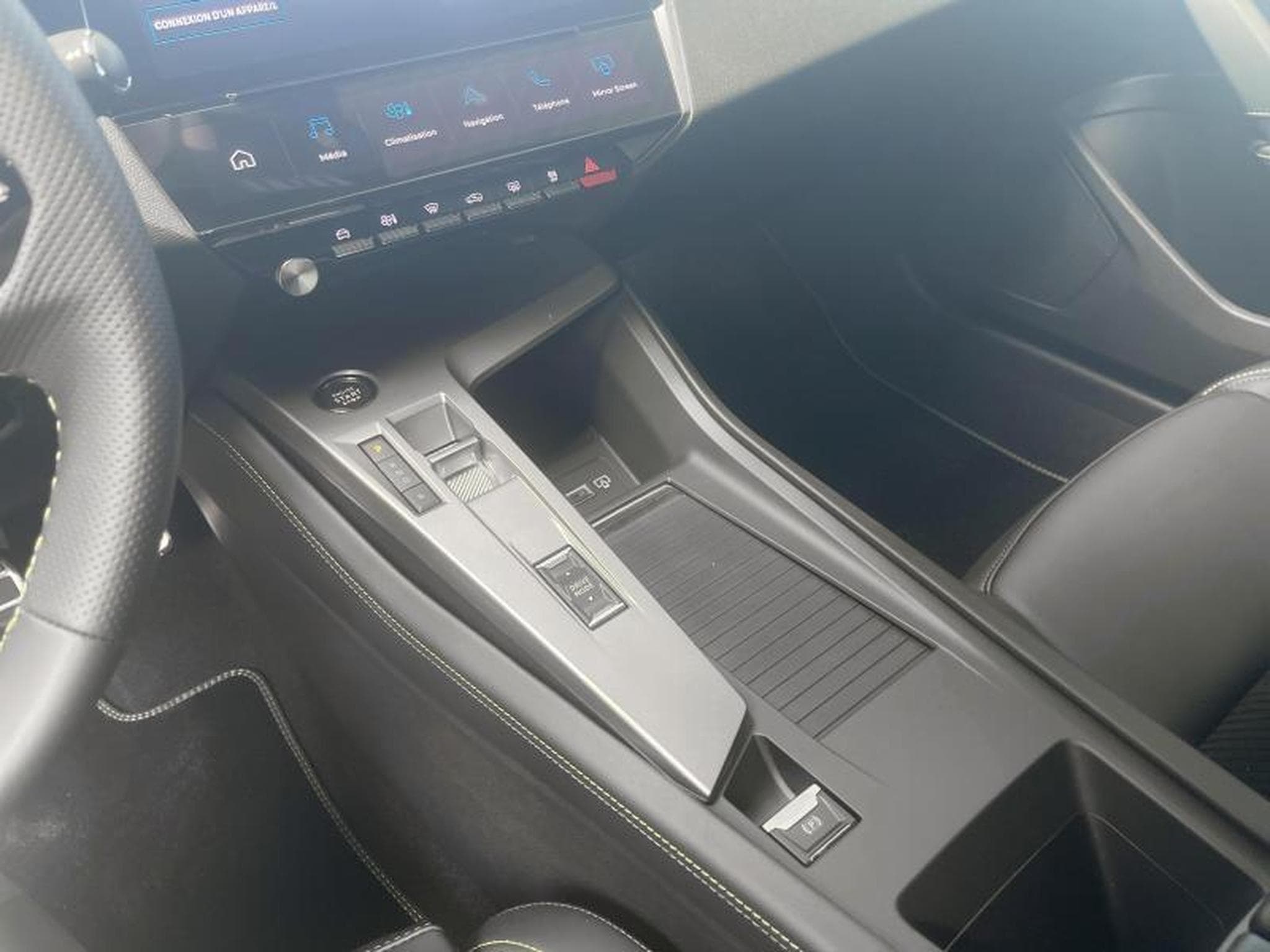 Peugeot 308 GT PlugIn 180 (2025) - Photo 13