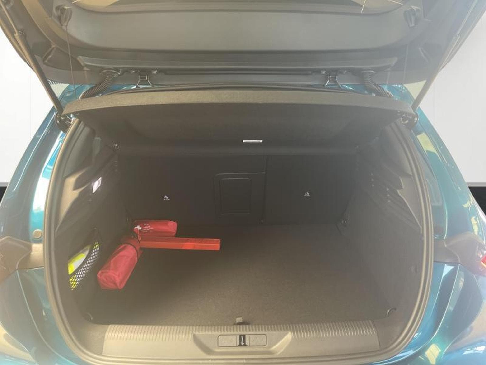 Peugeot 308 GT PlugIn 180 (2025) - Photo 14