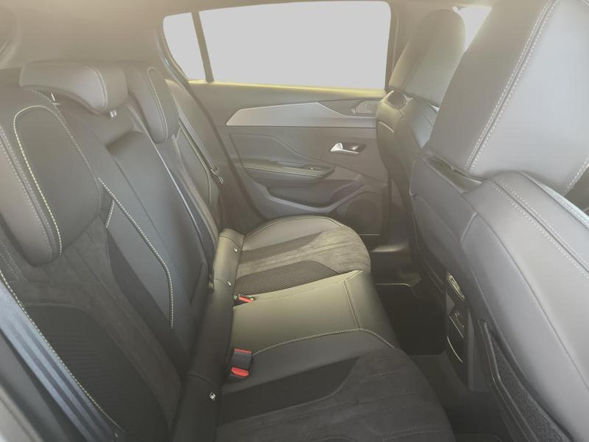 Peugeot 308 GT PlugIn 180 (2025) - Photo 4