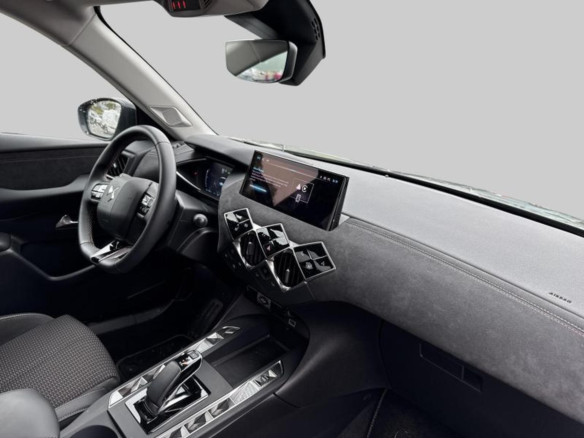DS Automobiles DS3 E-Tense Performance Line + (2023) - Photo 9