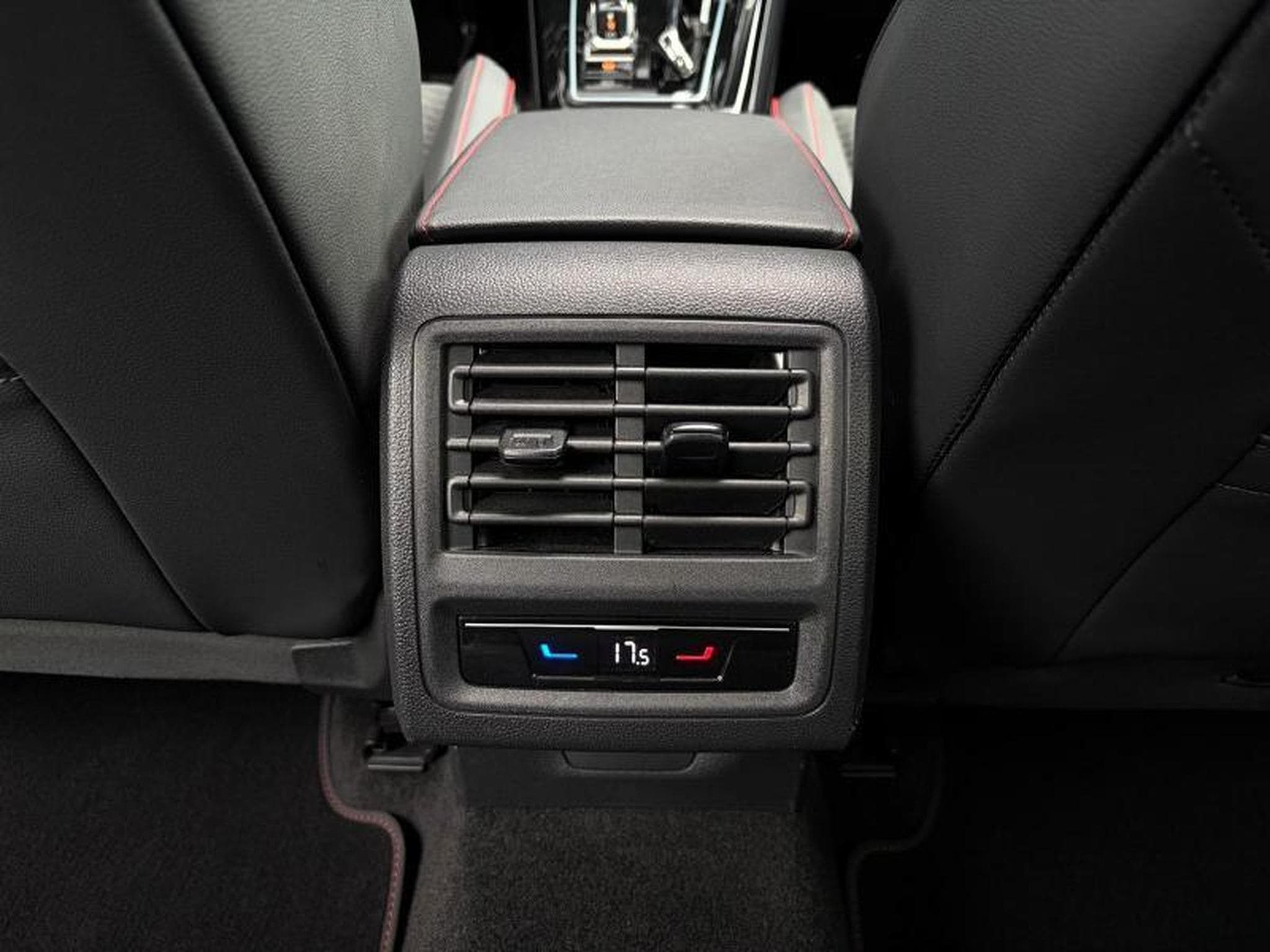 VW GTI VIII GTI Clubsport (2024) - Photo 11