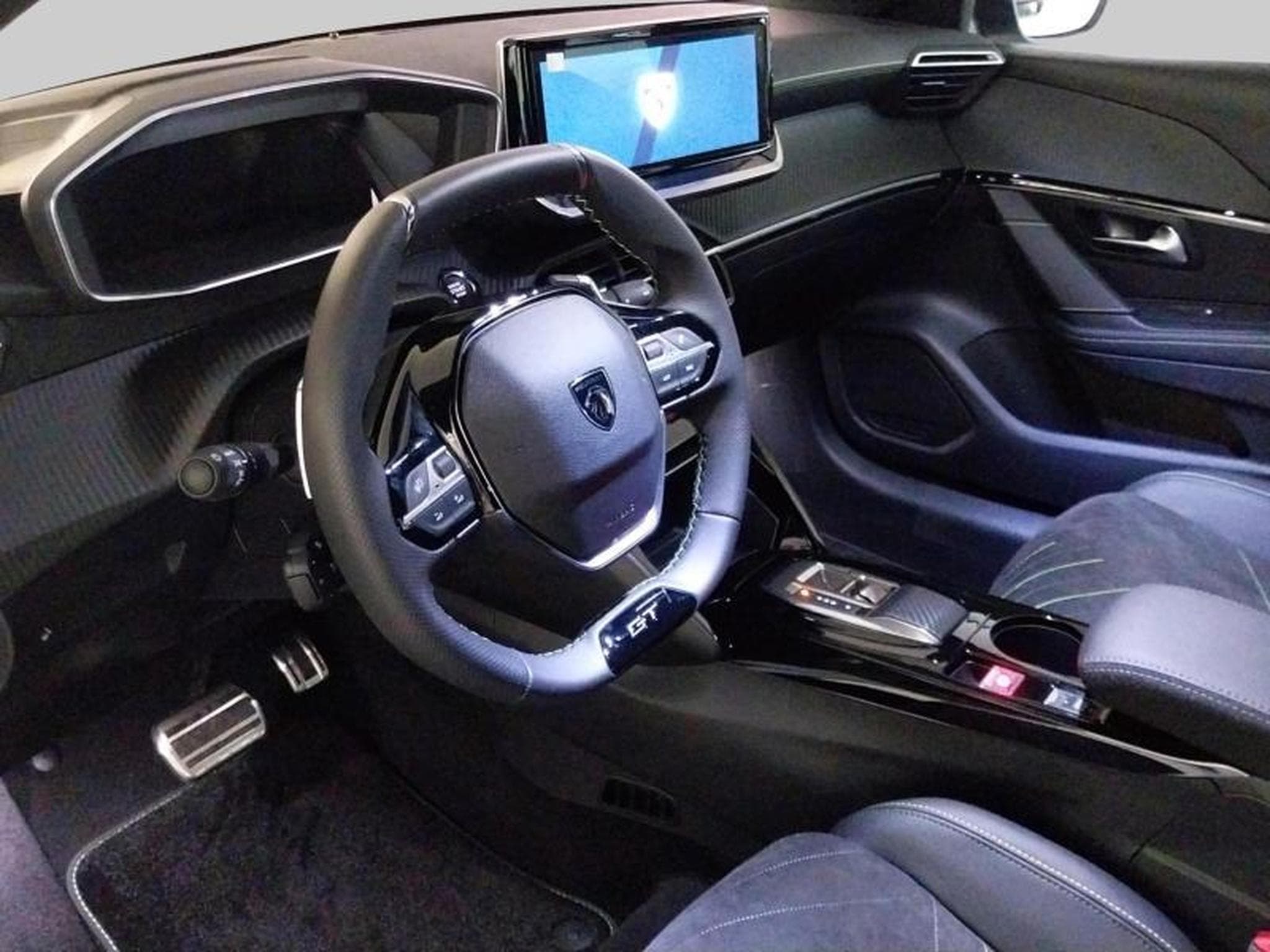 Peugeot 208 GT Hybrid 145ch e-DSC6 (2025) - Photo 11