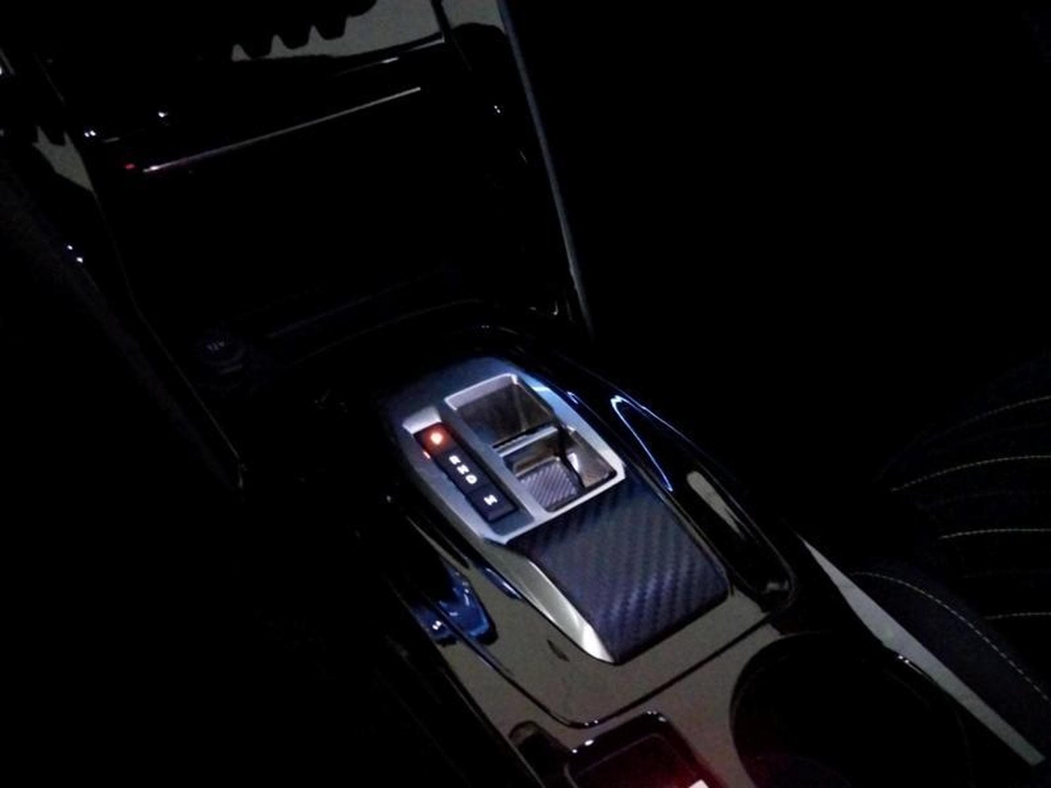 Peugeot 208 GT Hybrid 145ch e-DSC6 (2025) - Photo 19