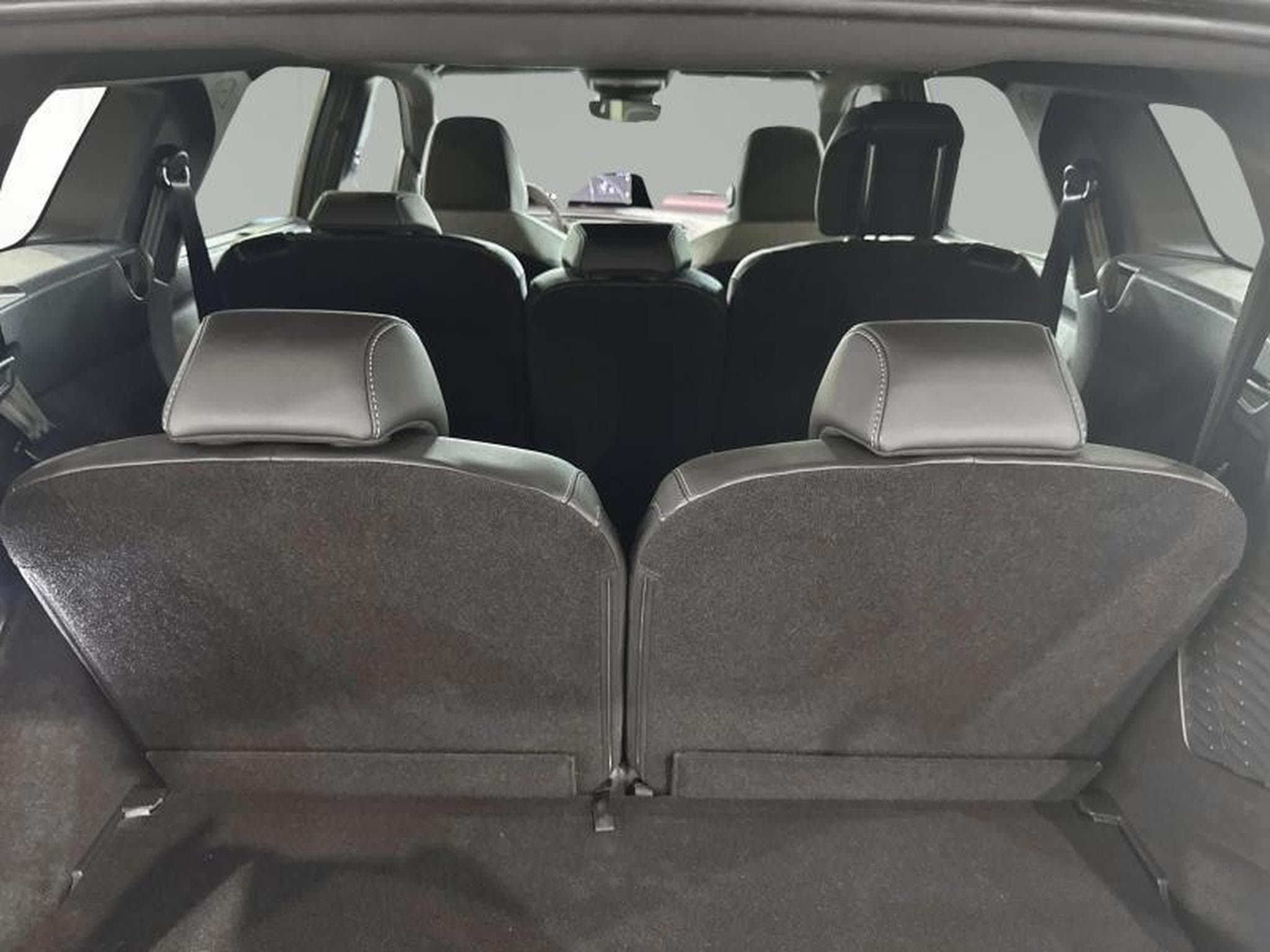 Peugeot 5008 GT Hybrid 145 e-DCS6 (2025) - Photo 21