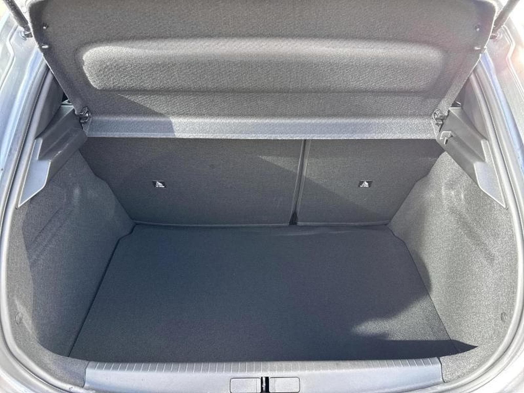 Peugeot 208 Style Hybrid 110ch e-DCS6 (2025) - Photo 13