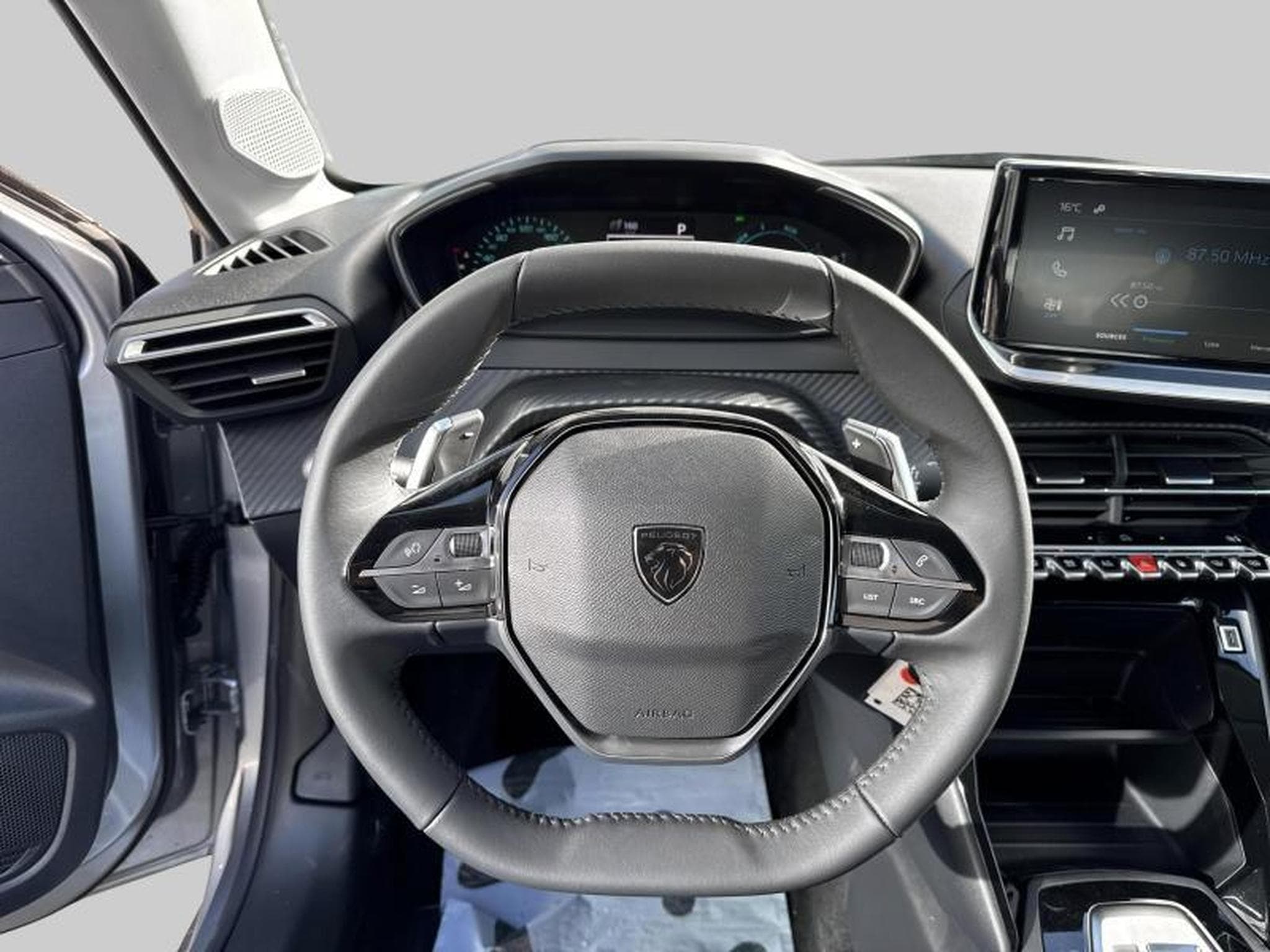 Peugeot 208 Style Hybrid 110ch e-DCS6 (2025) - Photo 14