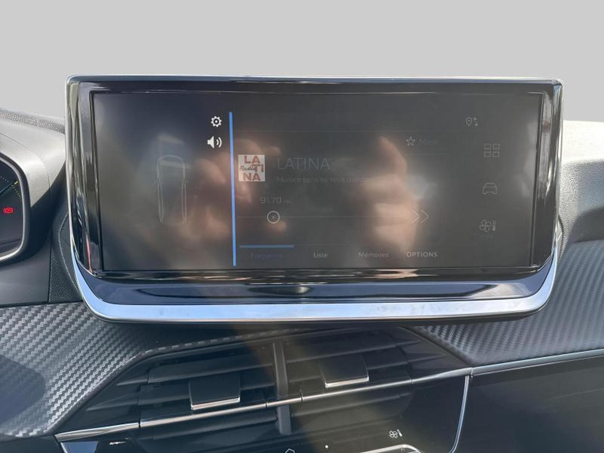 Peugeot 208 Style Hybrid 110ch e-DCS6 (2025) - Photo 17